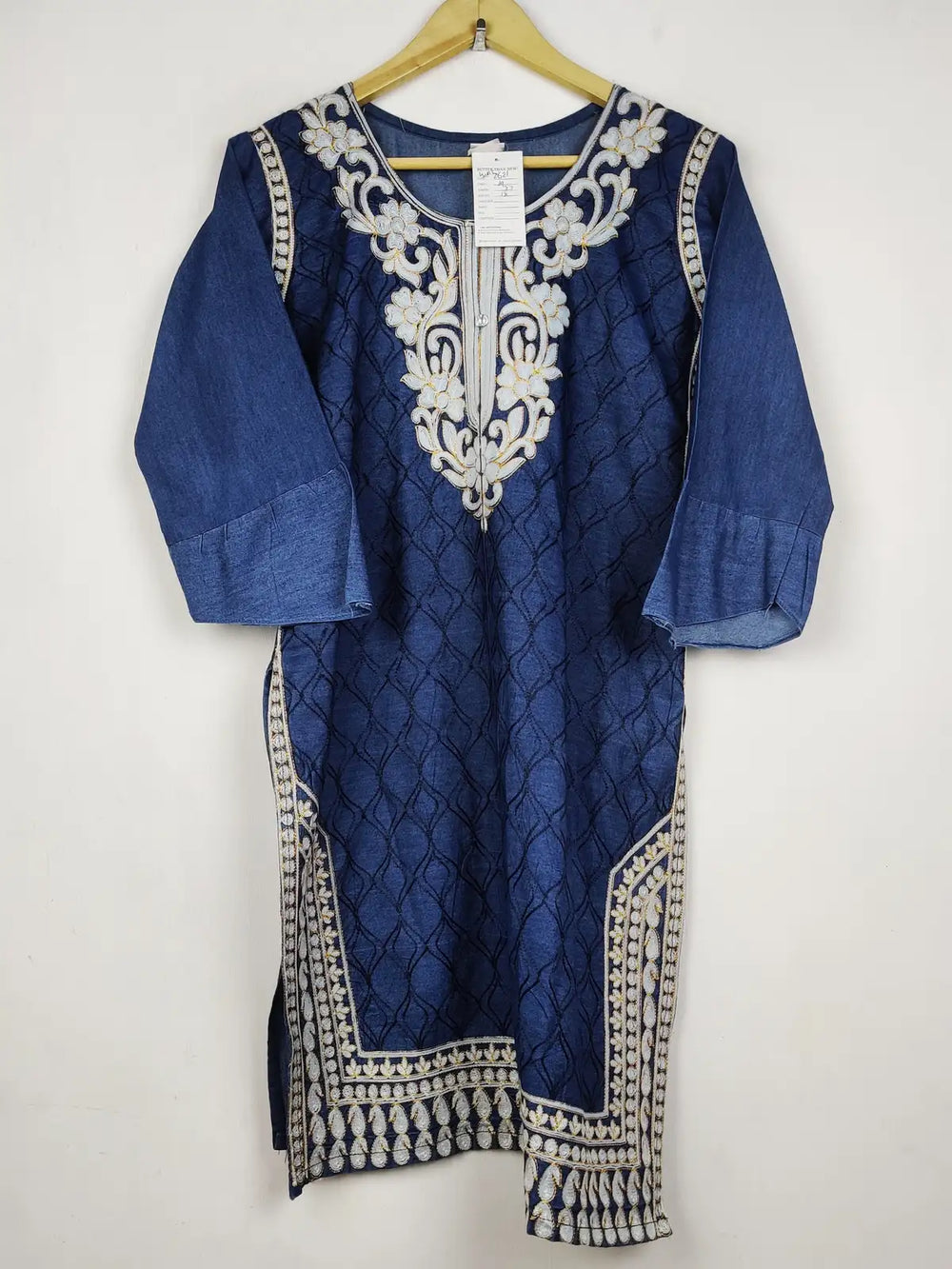 Buy online pre-used pre-loved 100% authentic & Original branded Unknown Brand (WBK-2621) available in Pakistan. Top international brands avilable.