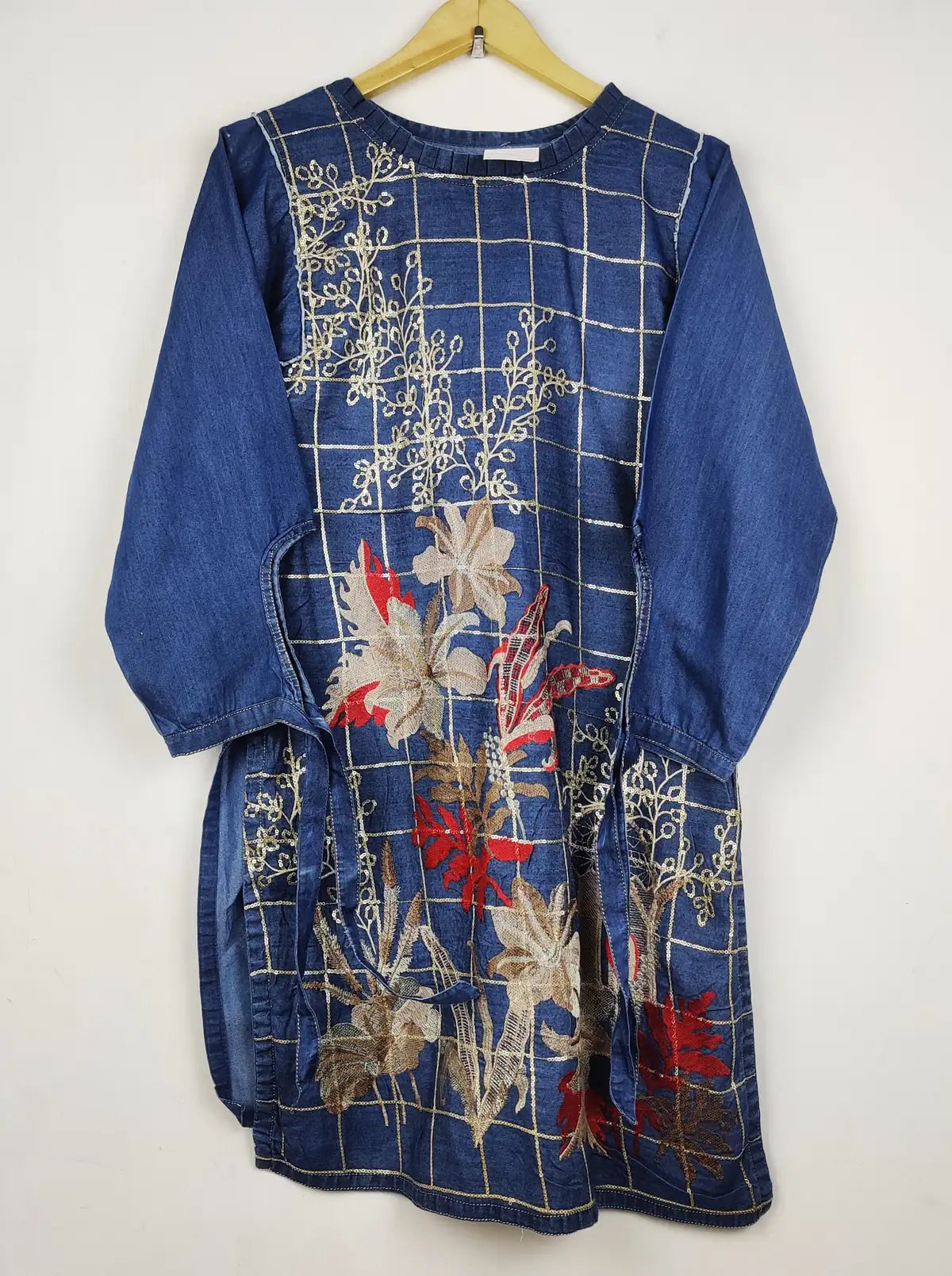 Buy online pre-used pre-loved 100% authentic & Original branded Unknown Brand (WBK-2625) available in Pakistan. Top international brands avilable.