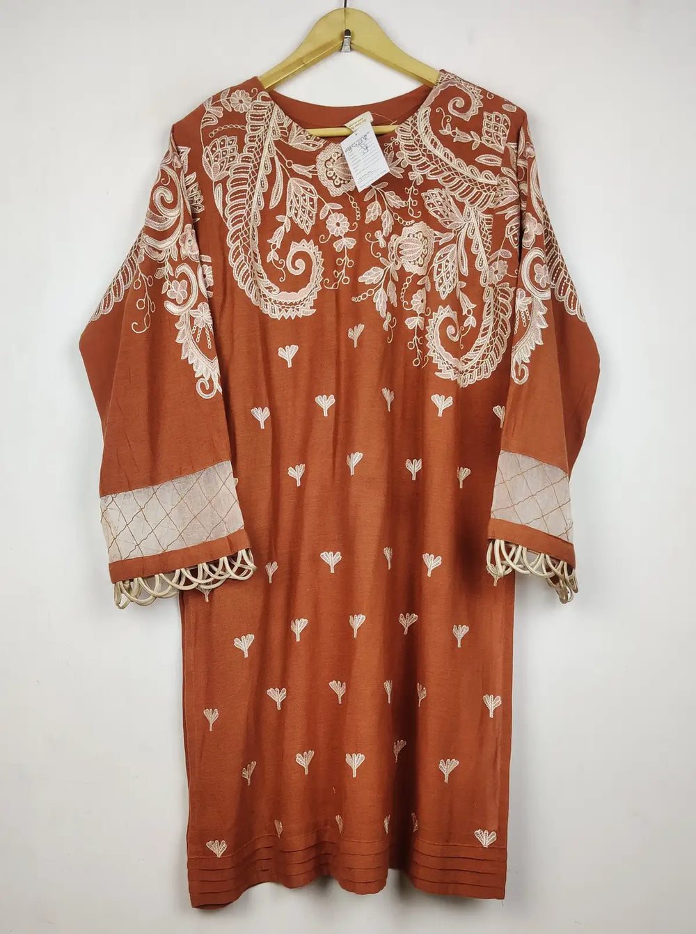 Buy online pre-used pre-loved 100% authentic & Original branded Motif (WBK-2628) available in Pakistan. Top international brands avilable.