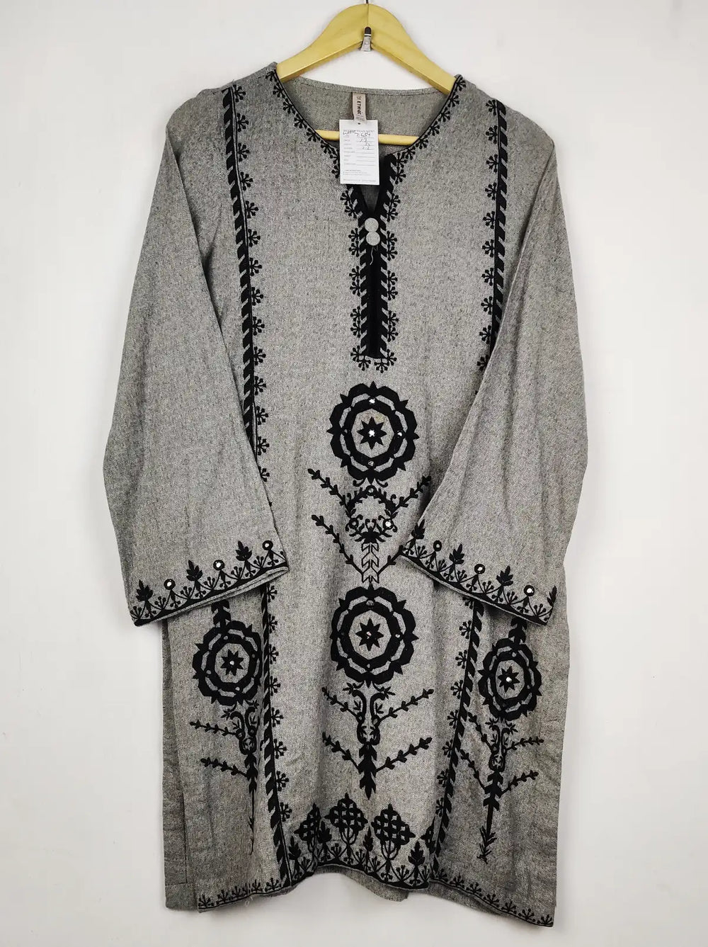 Buy online pre-used pre-loved 100% authentic & Original branded Ethnic (WBK-2634) available in Pakistan. Top international brands avilable.