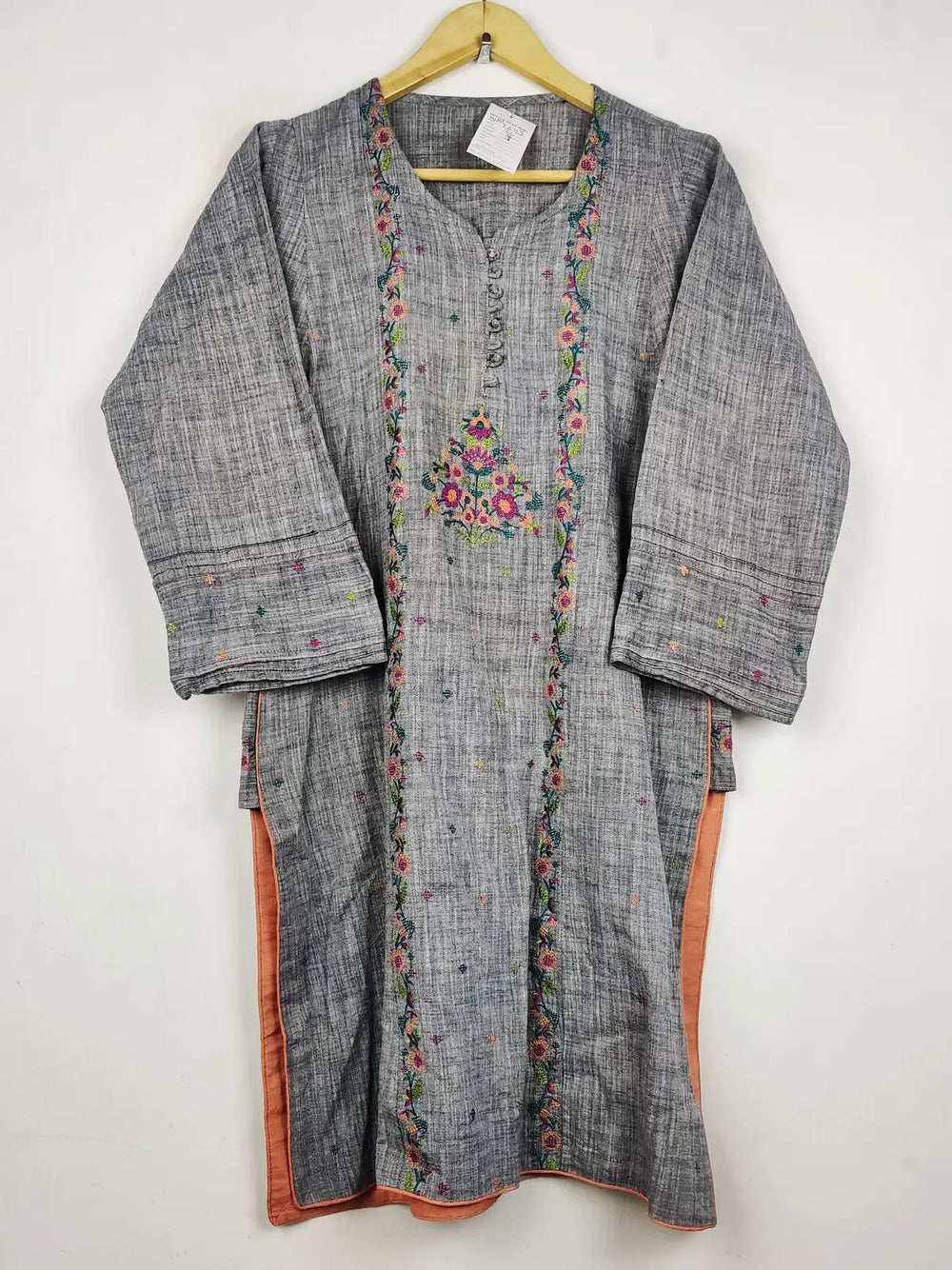 Buy online pre-used pre-loved 100% authentic & Original branded Unknown Brand (WBK-2643) available in Pakistan. Top international brands avilable.