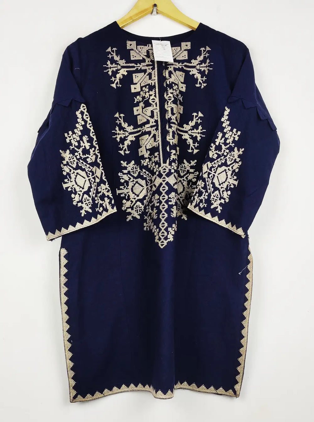 Buy online pre-used pre-loved 100% authentic & Original branded Unknown Brand (WBK-2646) available in Pakistan. Top international brands avilable.