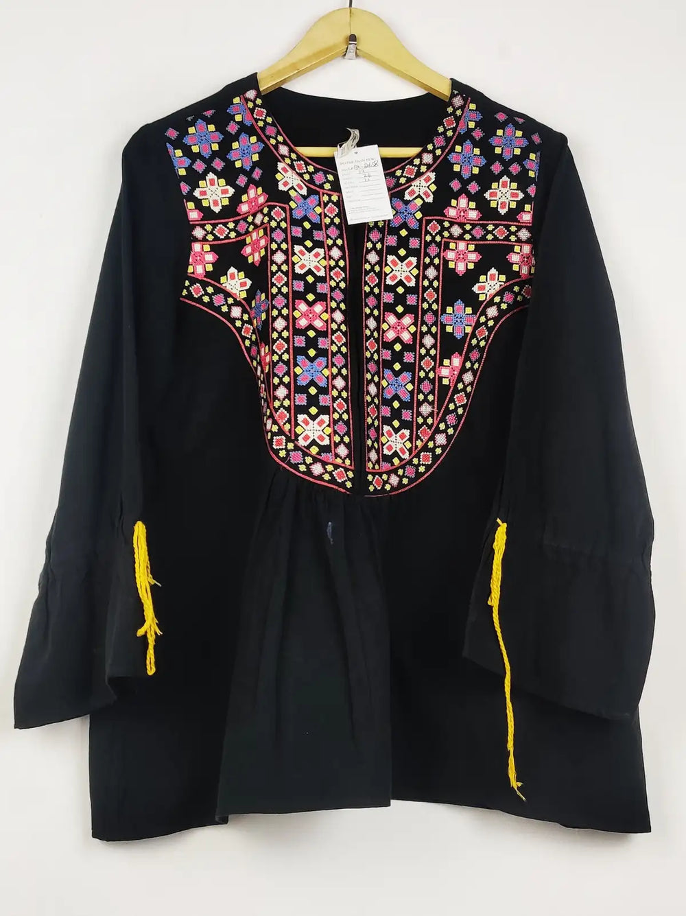 Buy online pre-used pre-loved 100% authentic & Original branded Ethnic (WBK-2658) available in Pakistan. Top international brands avilable.