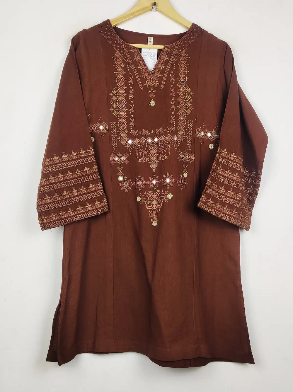 Buy online pre-used pre-loved 100% authentic & Original branded Ethnic (WBK-2677) available in Pakistan. Top international brands avilable.