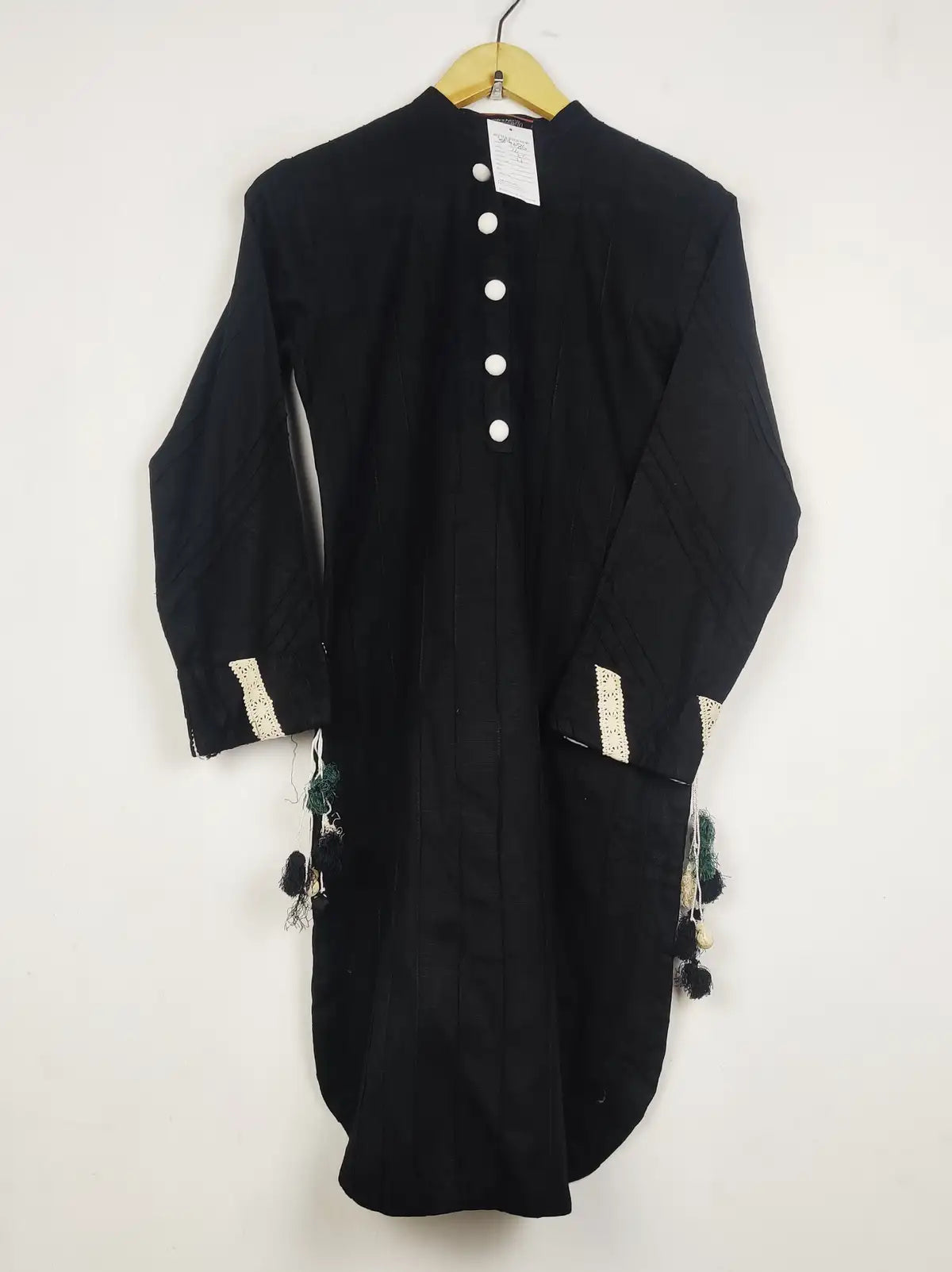 Buy online pre-used pre-loved 100% authentic & Original branded Simrans (WBK-2686) available in Pakistan. Top international brands avilable.