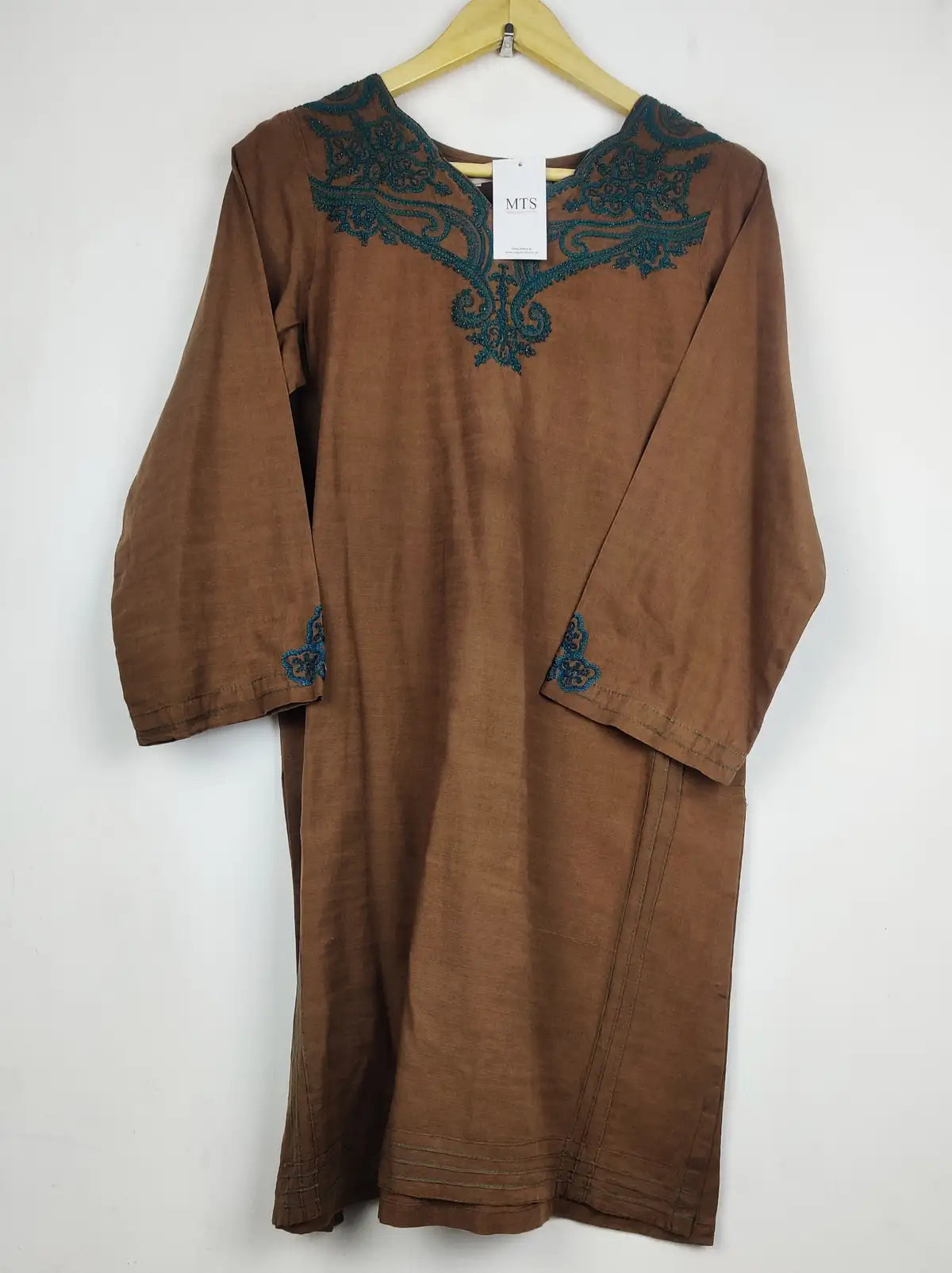 Buy online pre-used pre-loved 100% authentic & Original branded Zeen (WBK-2698) available in Pakistan. Top international brands avilable.