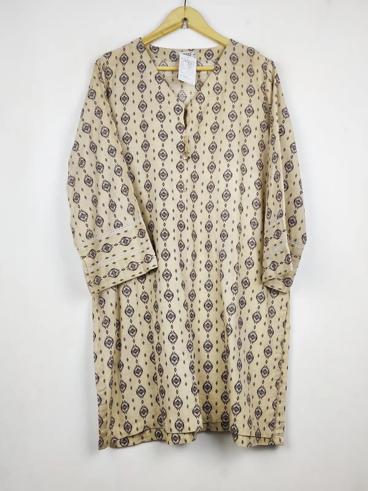 Buy online pre-used pre-loved 100% authentic & Original branded Sohaye (WBK-2701) available in Pakistan. Top international brands avilable.