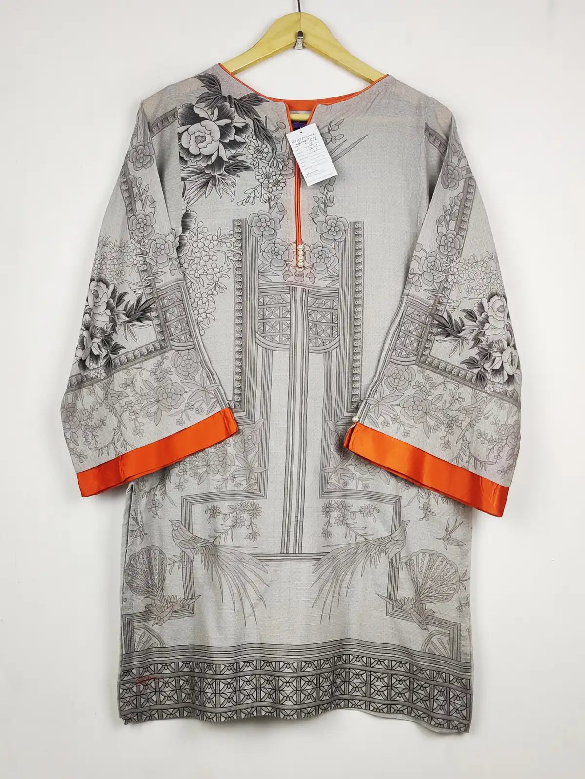 Buy online pre-used pre-loved 100% authentic & Original branded Sana Safinaz (WBK-2704) available in Pakistan. Top international brands avilable.