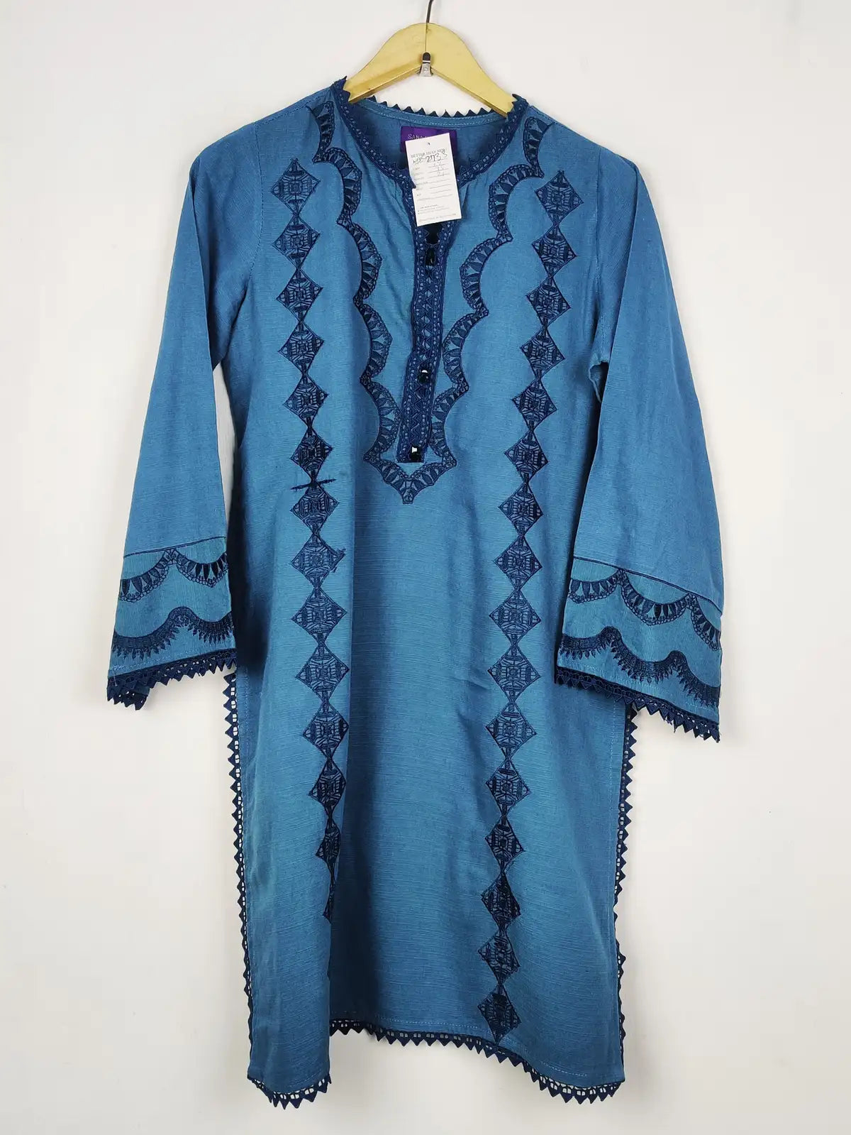 Buy online pre-used pre-loved 100% authentic & Original branded Sana Safinaz (WBK-2733) available in Pakistan. Top international brands avilable.