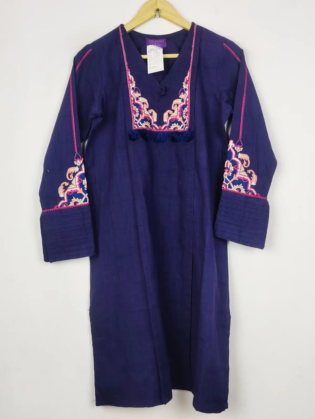 Buy online pre-used pre-loved 100% authentic & Original branded Sana Safinaz (WBK-2746) available in Pakistan. Top international brands avilable.
