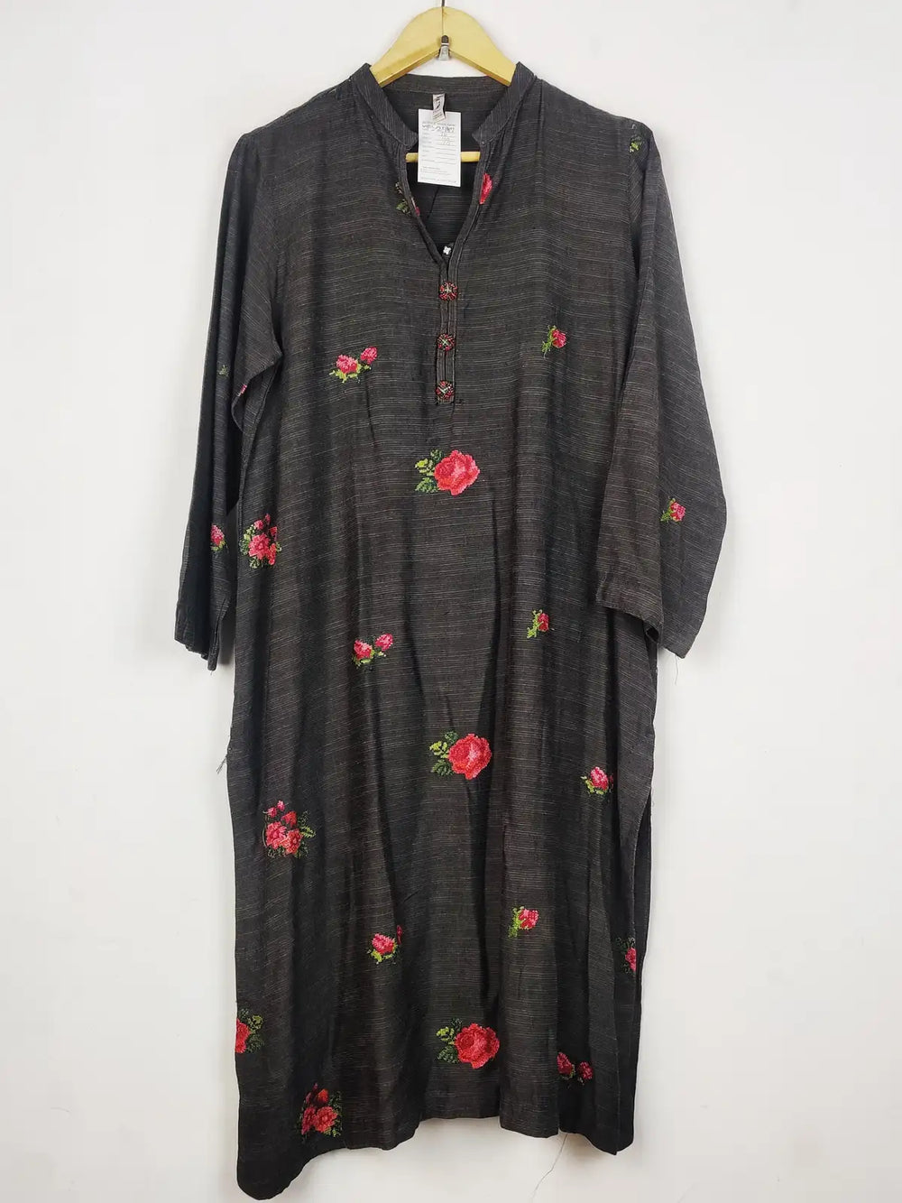 Buy online pre-used pre-loved 100% authentic & Original branded Ethnic (WBK-2747) available in Pakistan. Top international brands avilable.