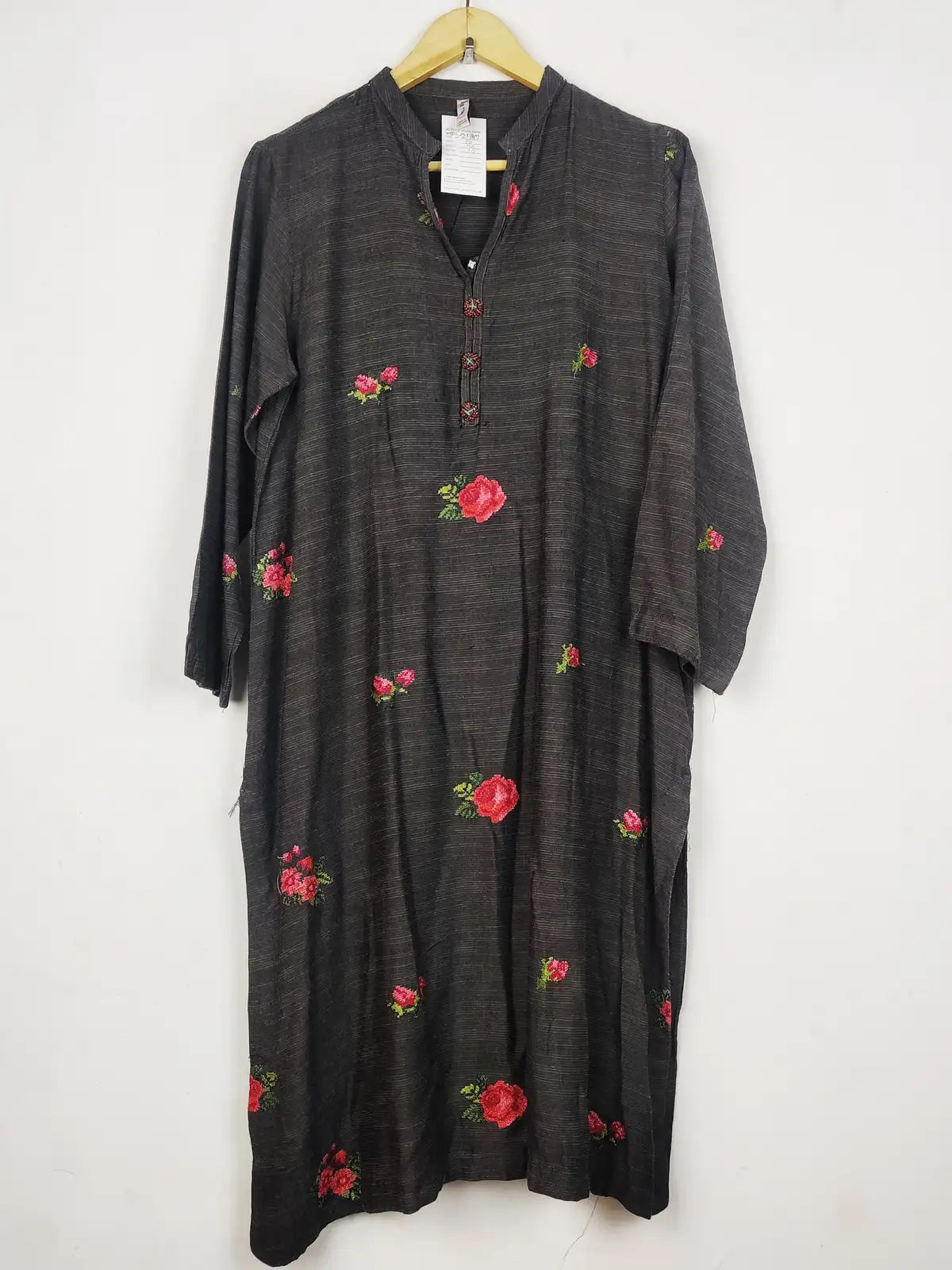 Buy online pre-used pre-loved 100% authentic & Original branded Ethnic (WBK-2747) available in Pakistan. Top international brands avilable.