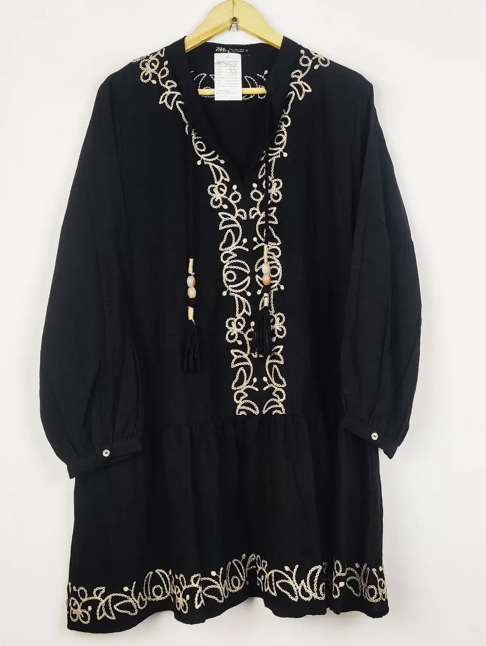 Buy online pre-used pre-loved 100% authentic & Original branded Zara (WBK-2757) available in Pakistan. Top international brands avilable.