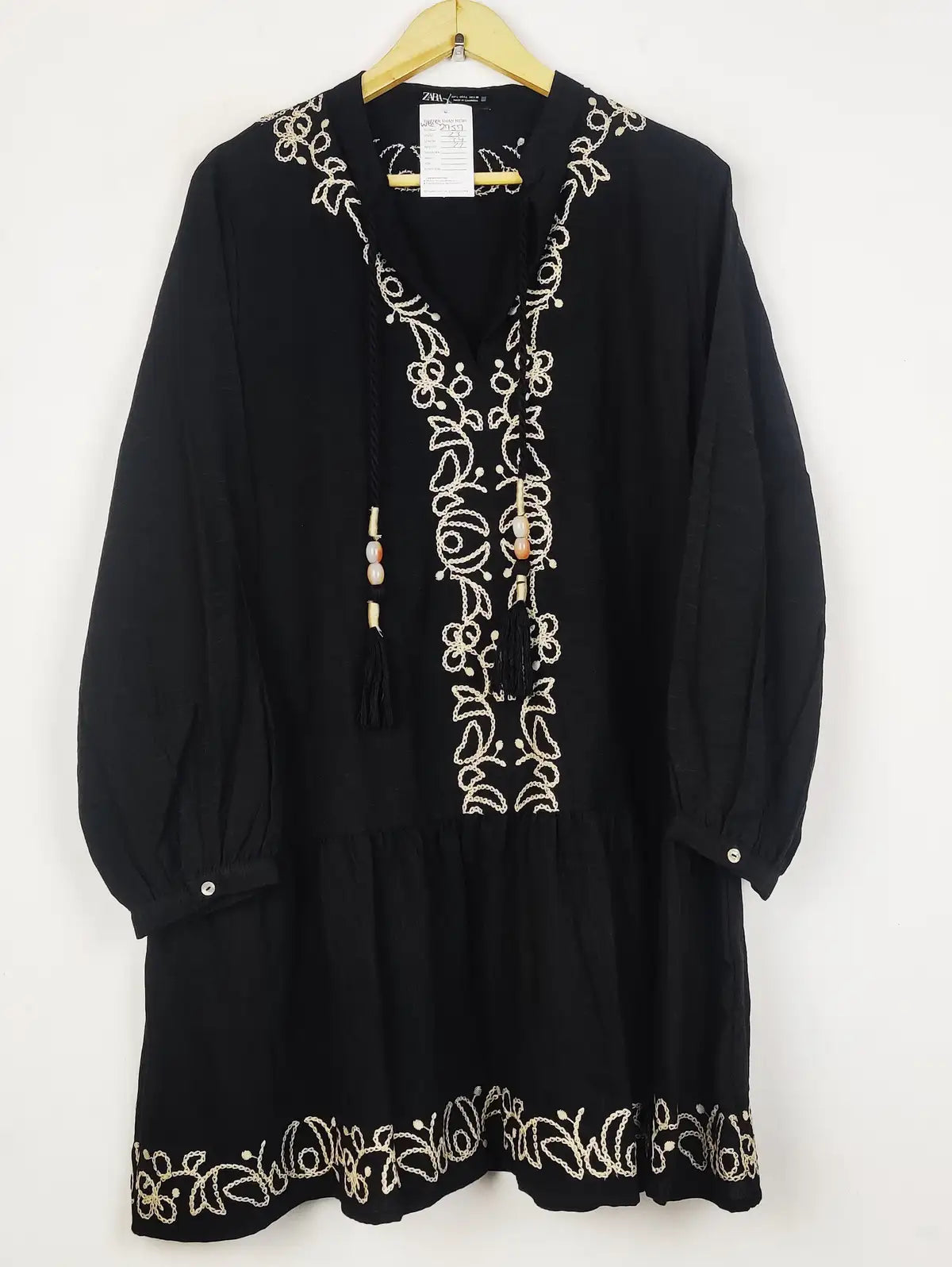 Buy online pre-used pre-loved 100% authentic & Original branded Zara (WBK-2757) available in Pakistan. Top international brands avilable.