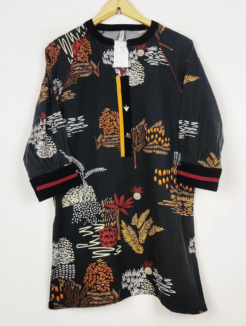 Buy online pre-used pre-loved 100% authentic & Original branded Ethnic (WBK-2790) available in Pakistan. Top international brands avilable.