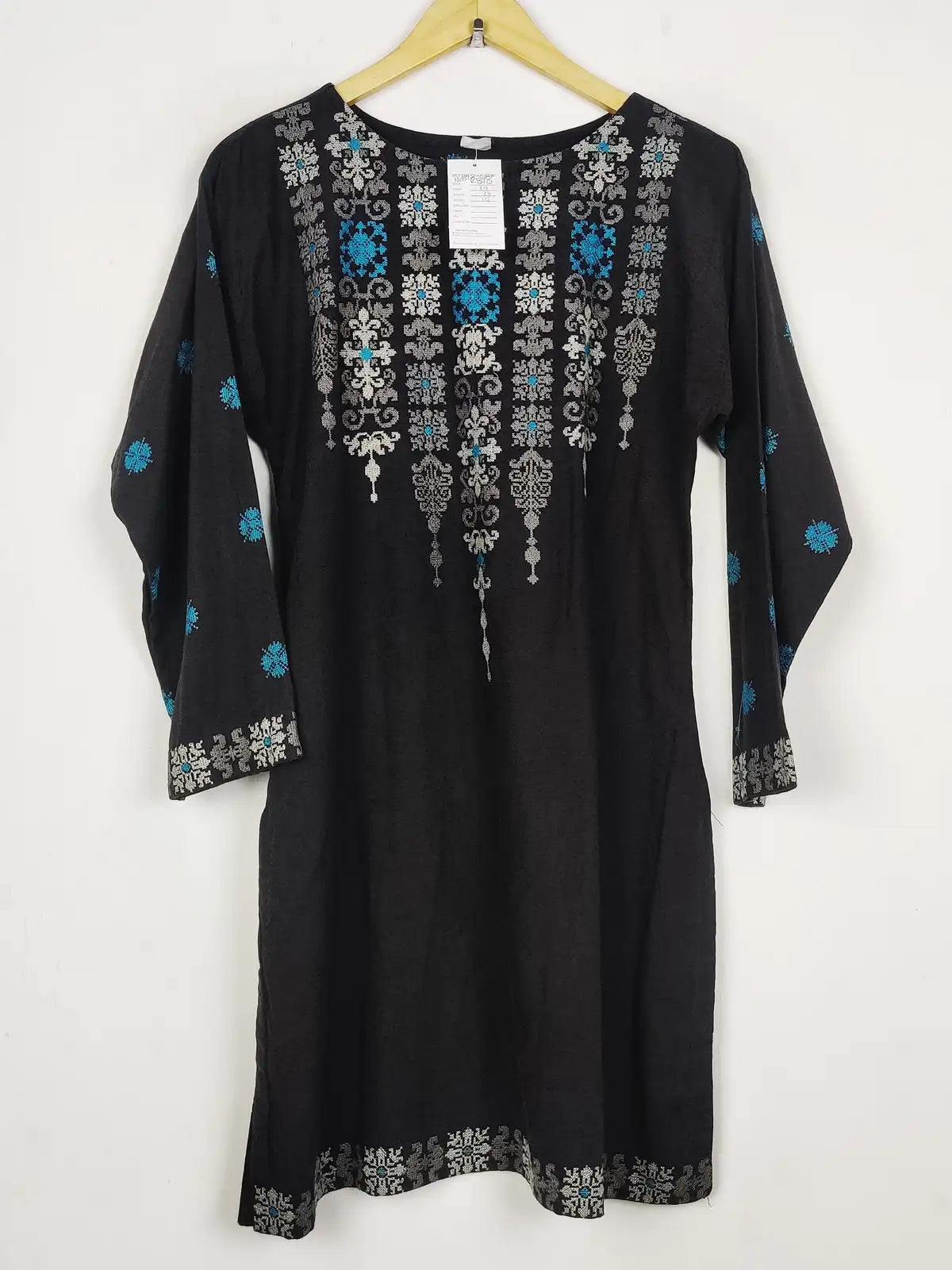 Buy online pre-used pre-loved 100% authentic & Original branded Unknown Brand (WBK-2818) available in Pakistan. Top international brands avilable.