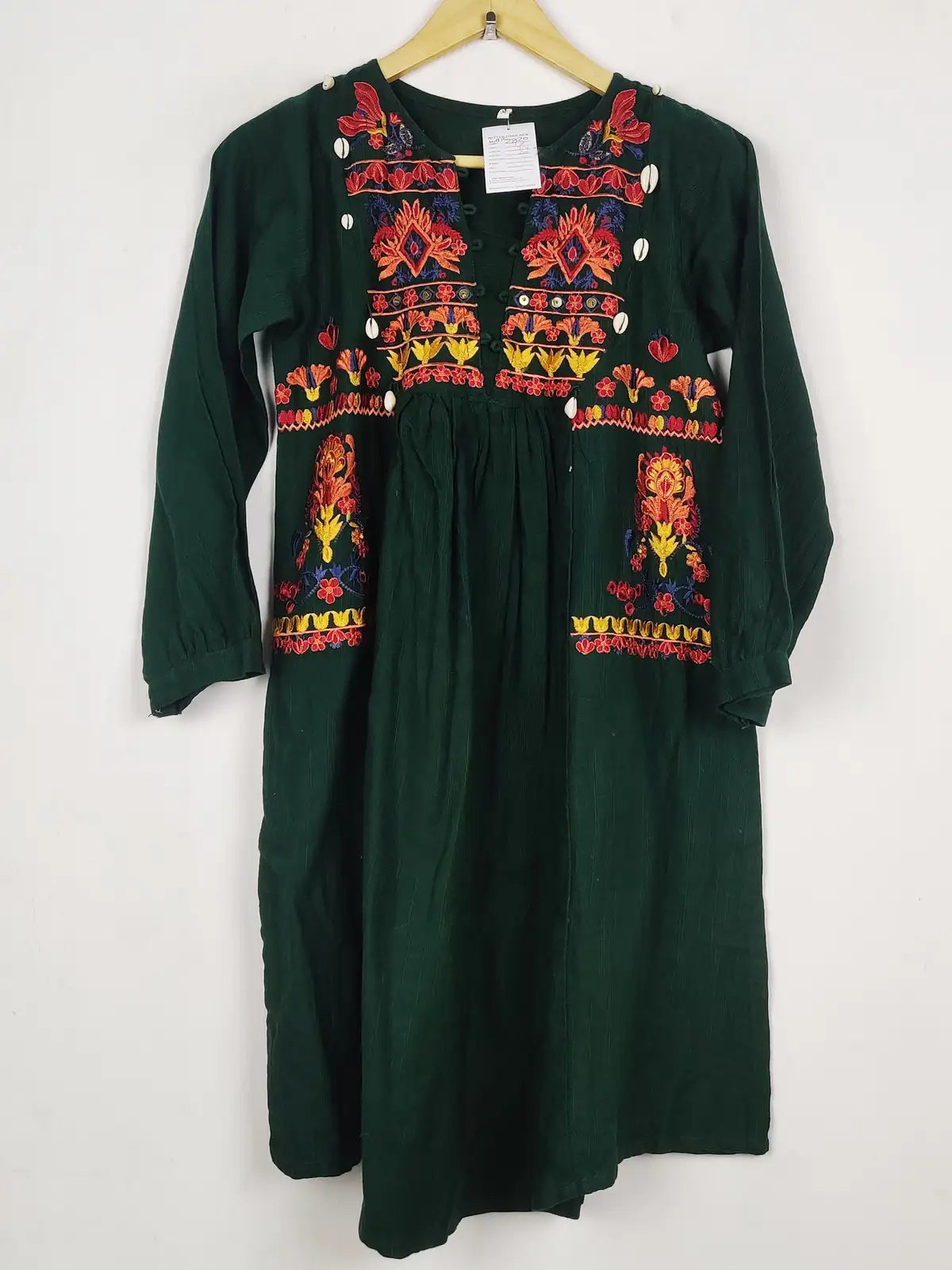 Buy online pre-used pre-loved 100% authentic & Original branded Unknown Brand (WBK-2820) available in Pakistan. Top international brands avilable.