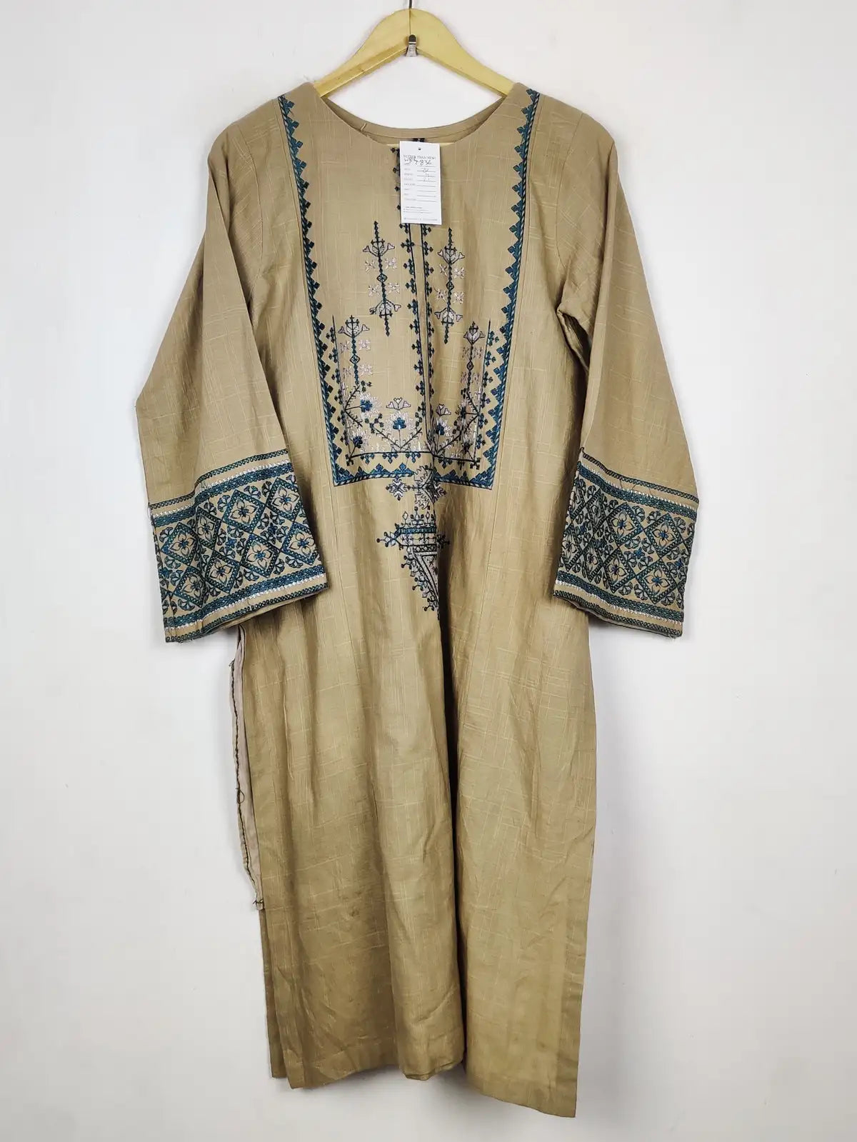 Buy online pre-used pre-loved 100% authentic & Original branded Unknown Brand (WBK-2836) available in Pakistan. Top international brands avilable.