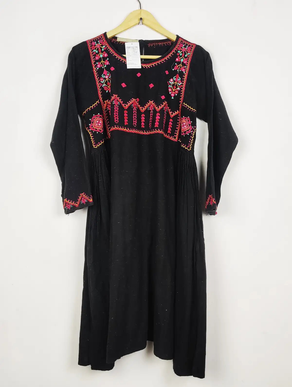 Buy online pre-used pre-loved 100% authentic & Original branded Generation (WBK-2837) available in Pakistan. Top international brands avilable.
