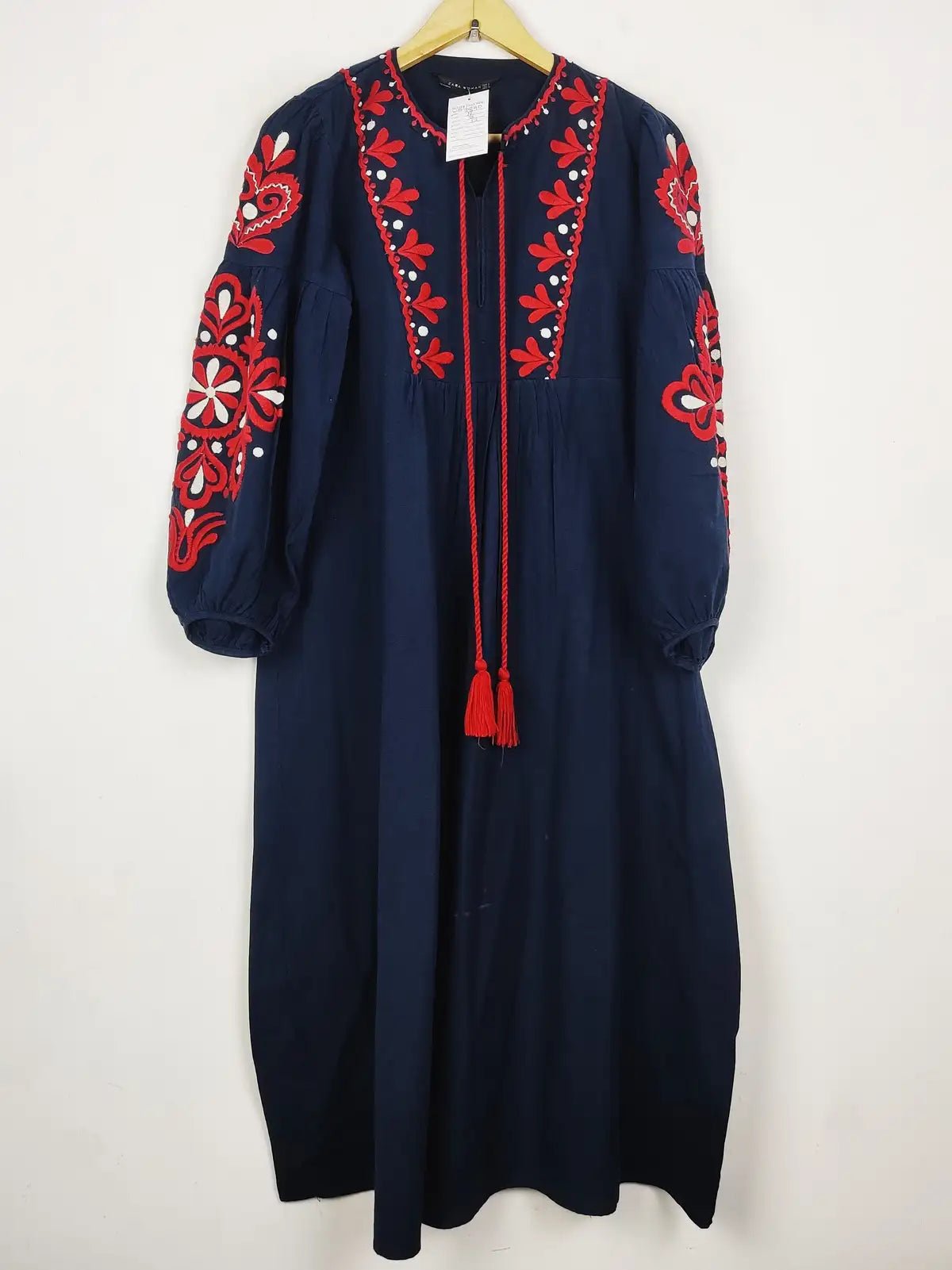 Buy online pre-used pre-loved 100% authentic & Original branded Zara (WBK-2840) available in Pakistan. Top international brands avilable.