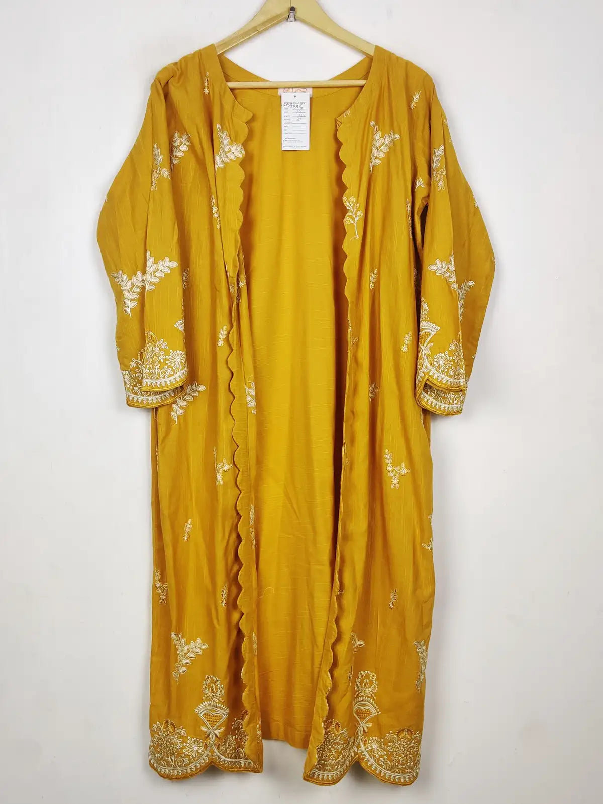 Buy online pre-used pre-loved 100% authentic & Original branded Unknown Brand (WBK-2848) available in Pakistan. Top international brands avilable.