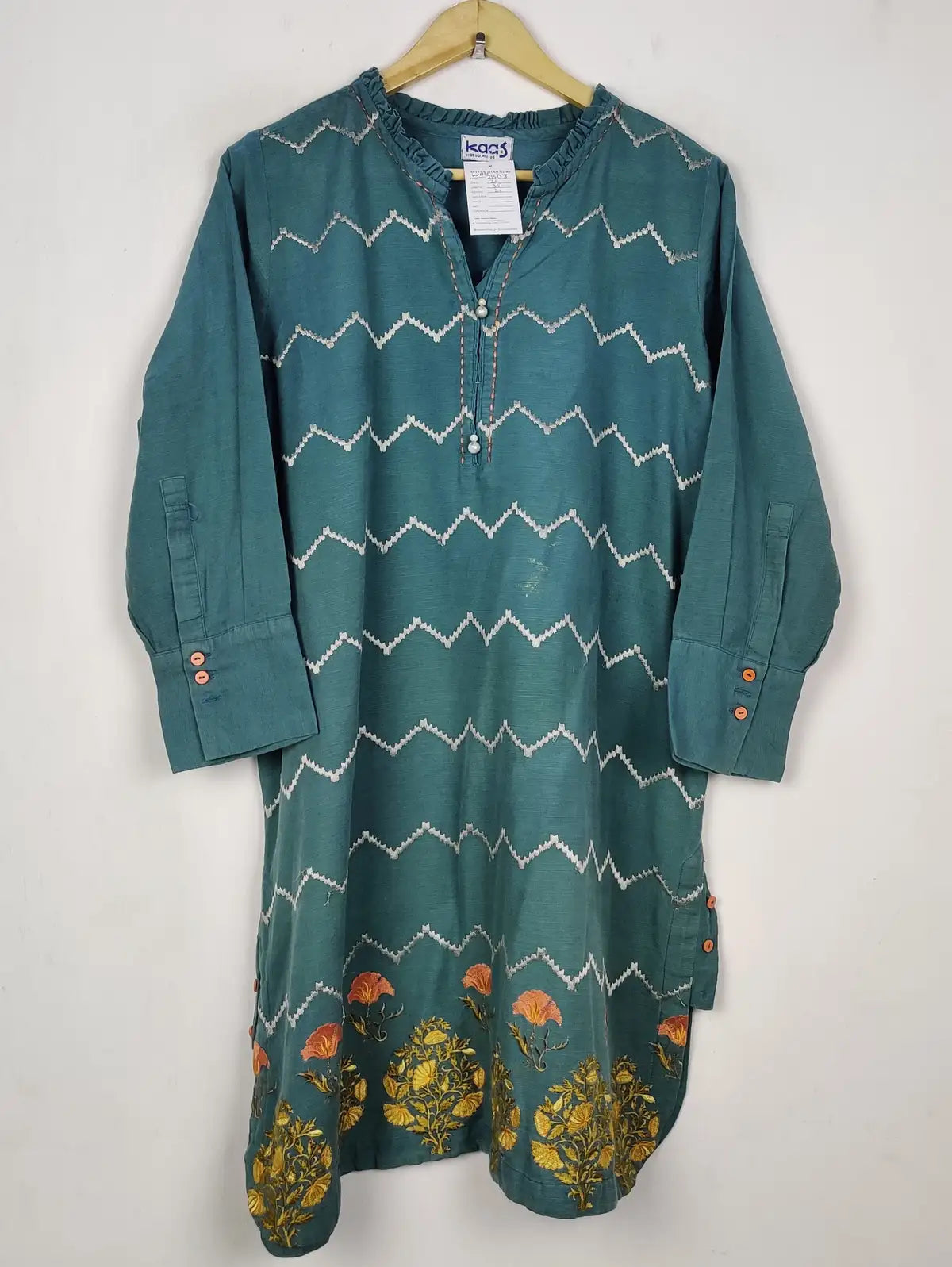 Buy online pre-used pre-loved 100% authentic & Original branded Kaas (WBK-2863) available in Pakistan. Top international brands avilable.