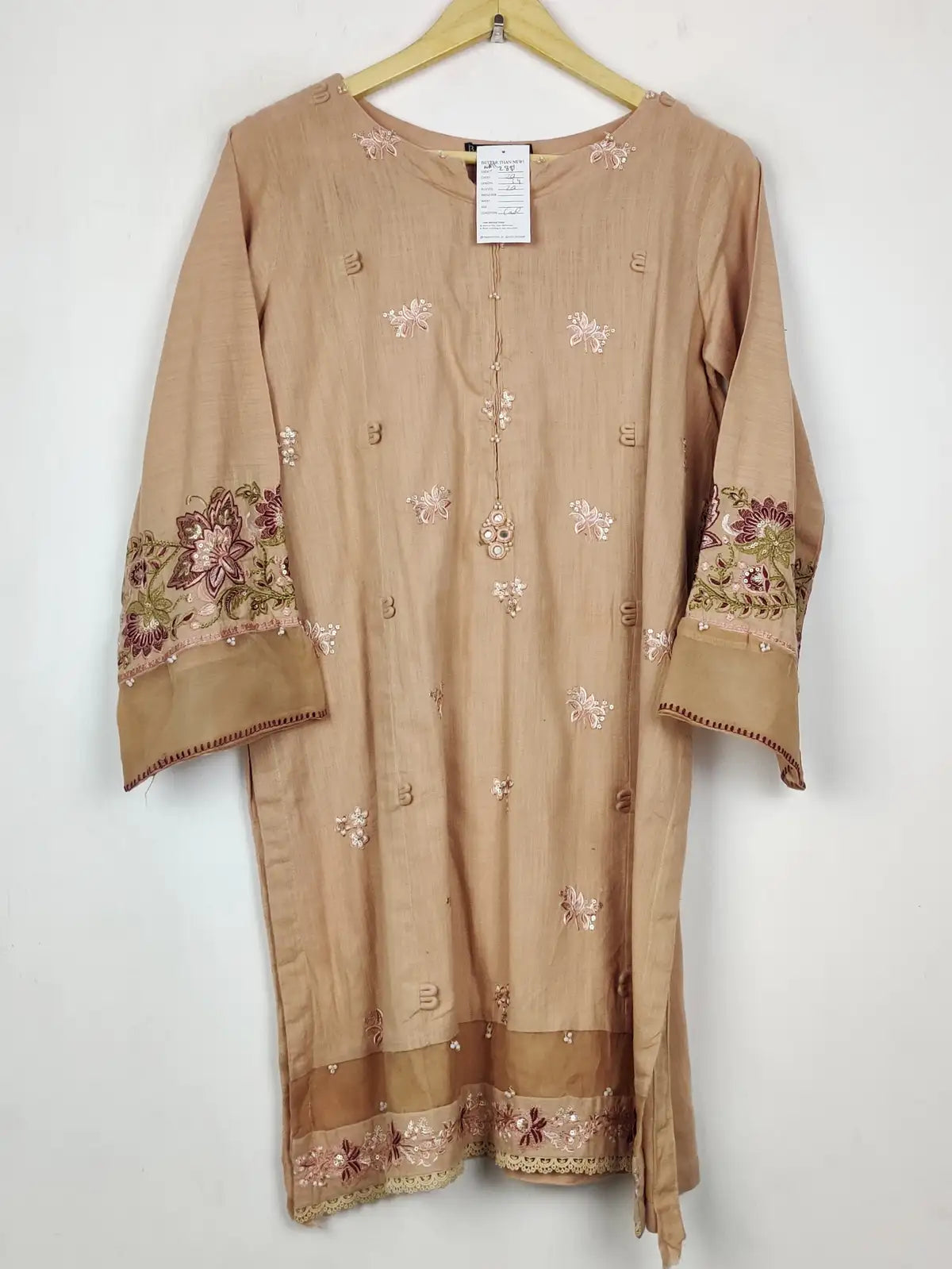 Buy online pre-used pre-loved 100% authentic & Original branded Batik (WBK-2881) available in Pakistan. Top international brands avilable.