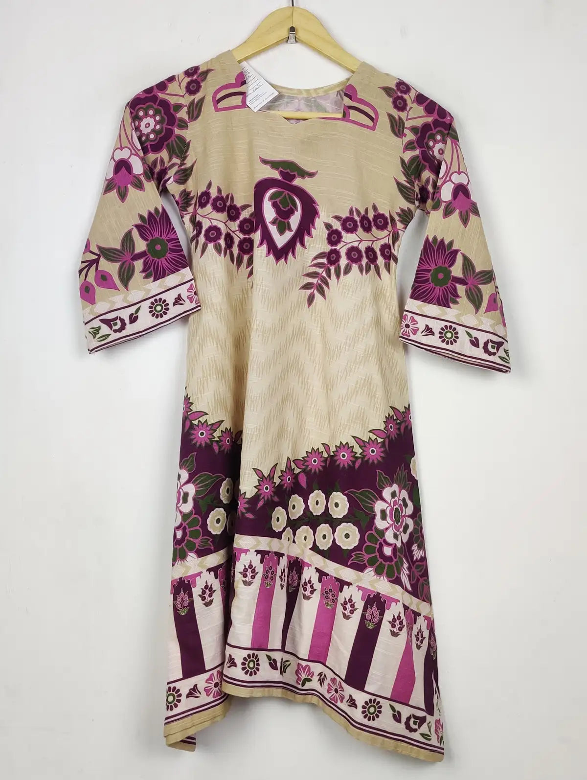 Buy online pre-used pre-loved 100% authentic & Original branded Unknown Brand (WBK-2883) available in Pakistan. Top international brands avilable.