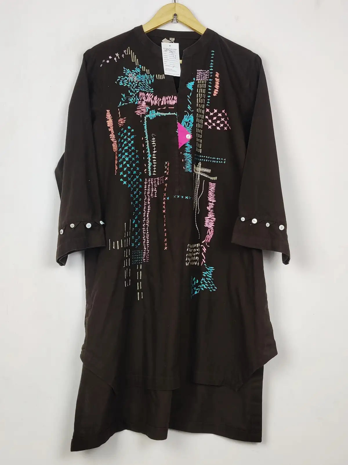 Buy online pre-used pre-loved 100% authentic & Original branded Ethnic (WBK-2891) available in Pakistan. Top international brands avilable.