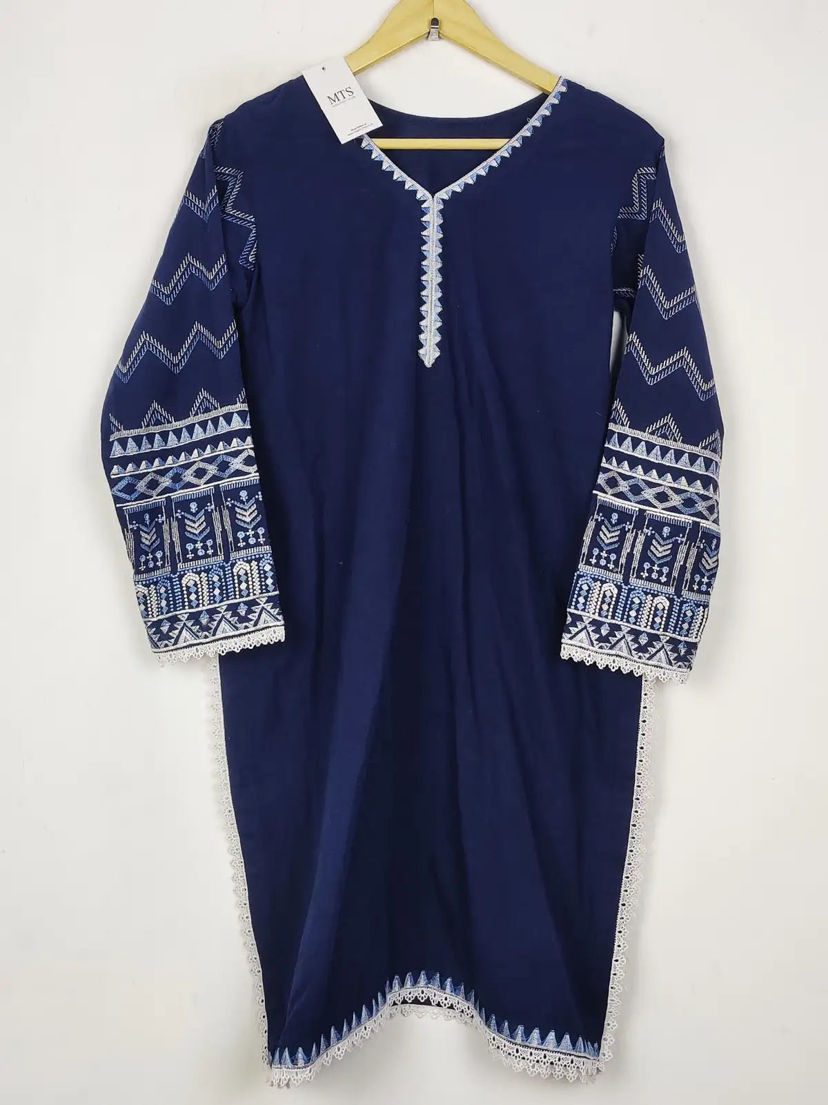 Buy online pre-used pre-loved 100% authentic & Original branded Unknown Brand (WBK-2902) available in Pakistan. Top international brands avilable.