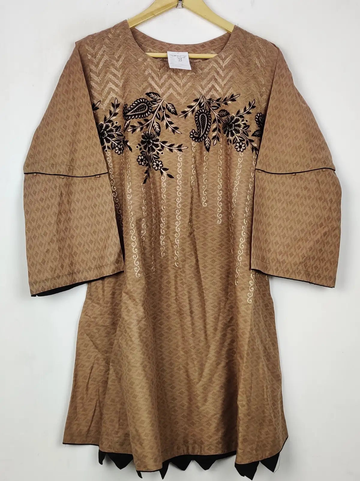 Buy online pre-used pre-loved 100% authentic & Original branded Unknown Brand (WBK-2903) available in Pakistan. Top international brands avilable.