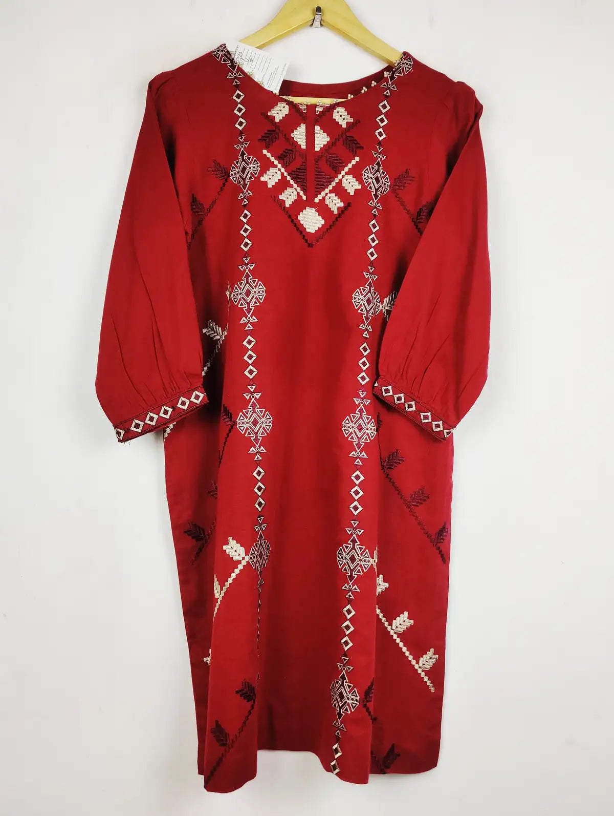 Buy online pre-used pre-loved 100% authentic & Original branded Unknown Brand (WBK-2925) available in Pakistan. Top international brands avilable.