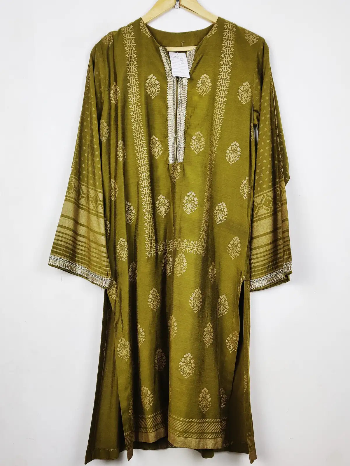 Buy online pre-used pre-loved 100% authentic & Original branded Alkaram (WBK-2931) available in Pakistan. Top international brands avilable.