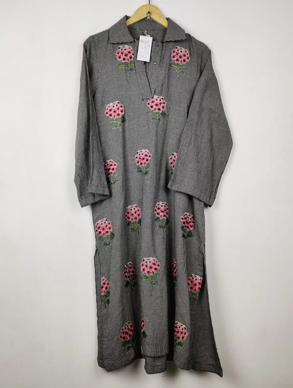 Buy online pre-used pre-loved 100% authentic & Original branded Ethnic (WBK-2942) available in Pakistan. Top international brands avilable.