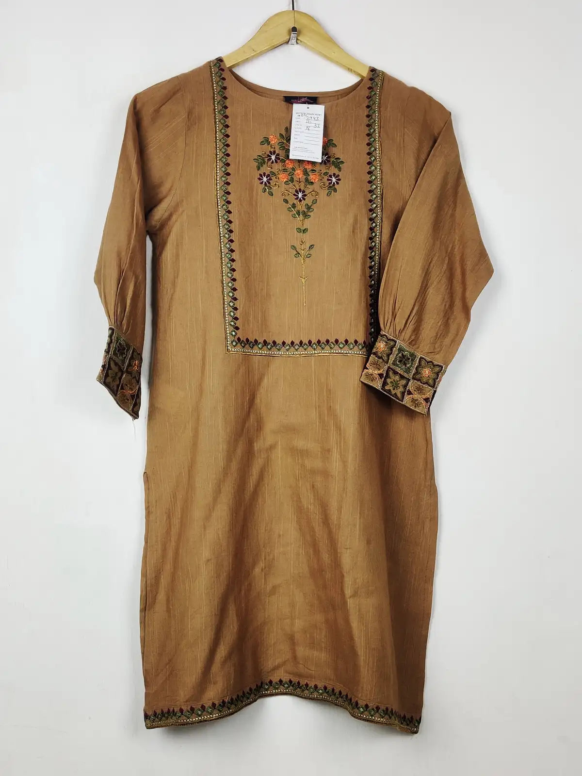 Buy online pre-used pre-loved 100% authentic & Original branded Polkadots (WBK-2943) available in Pakistan. Top international brands avilable.