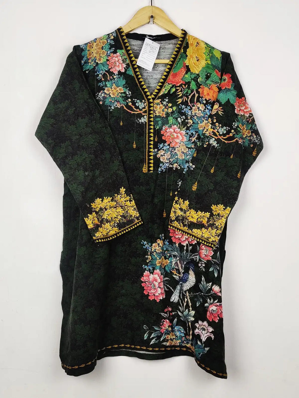 Buy online pre-used pre-loved 100% authentic & Original branded Ideas (WBK-2953) available in Pakistan. Top international brands avilable.