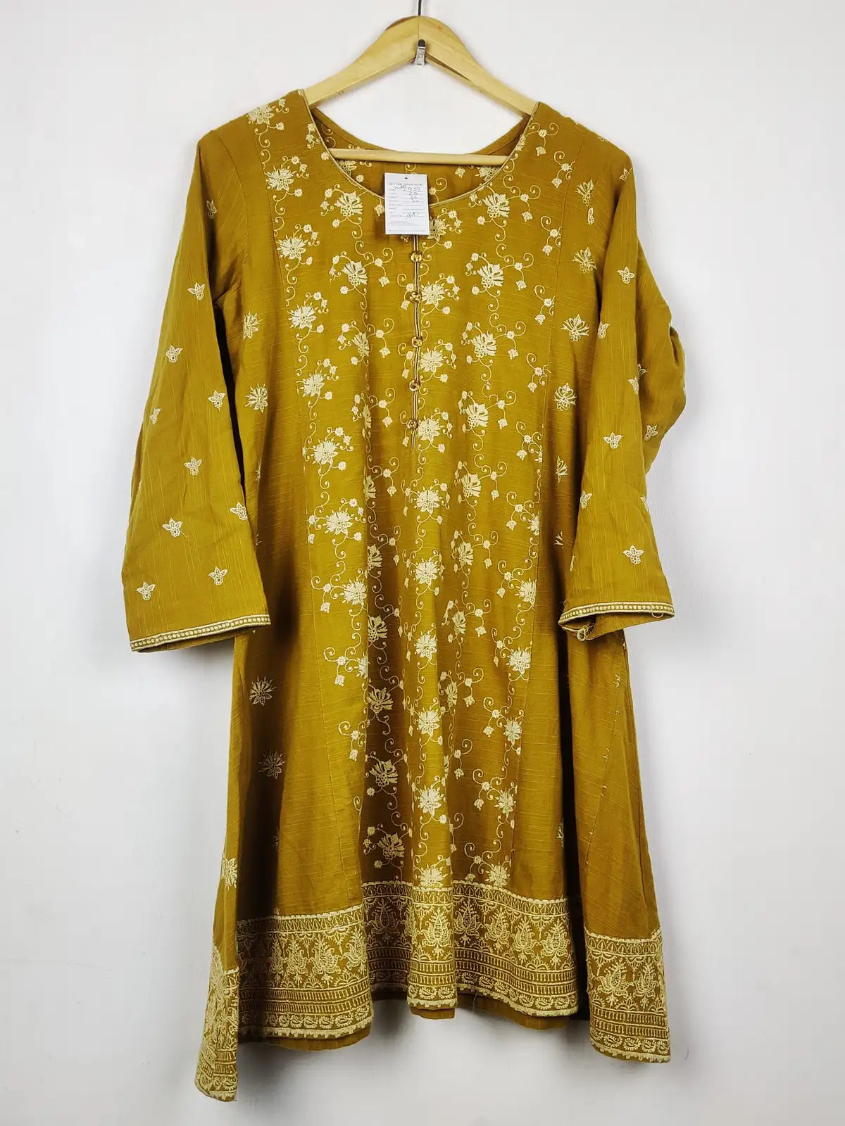 Buy online pre-used pre-loved 100% authentic & Original branded Unknown Brand (WBK-2957) available in Pakistan. Top international brands avilable.