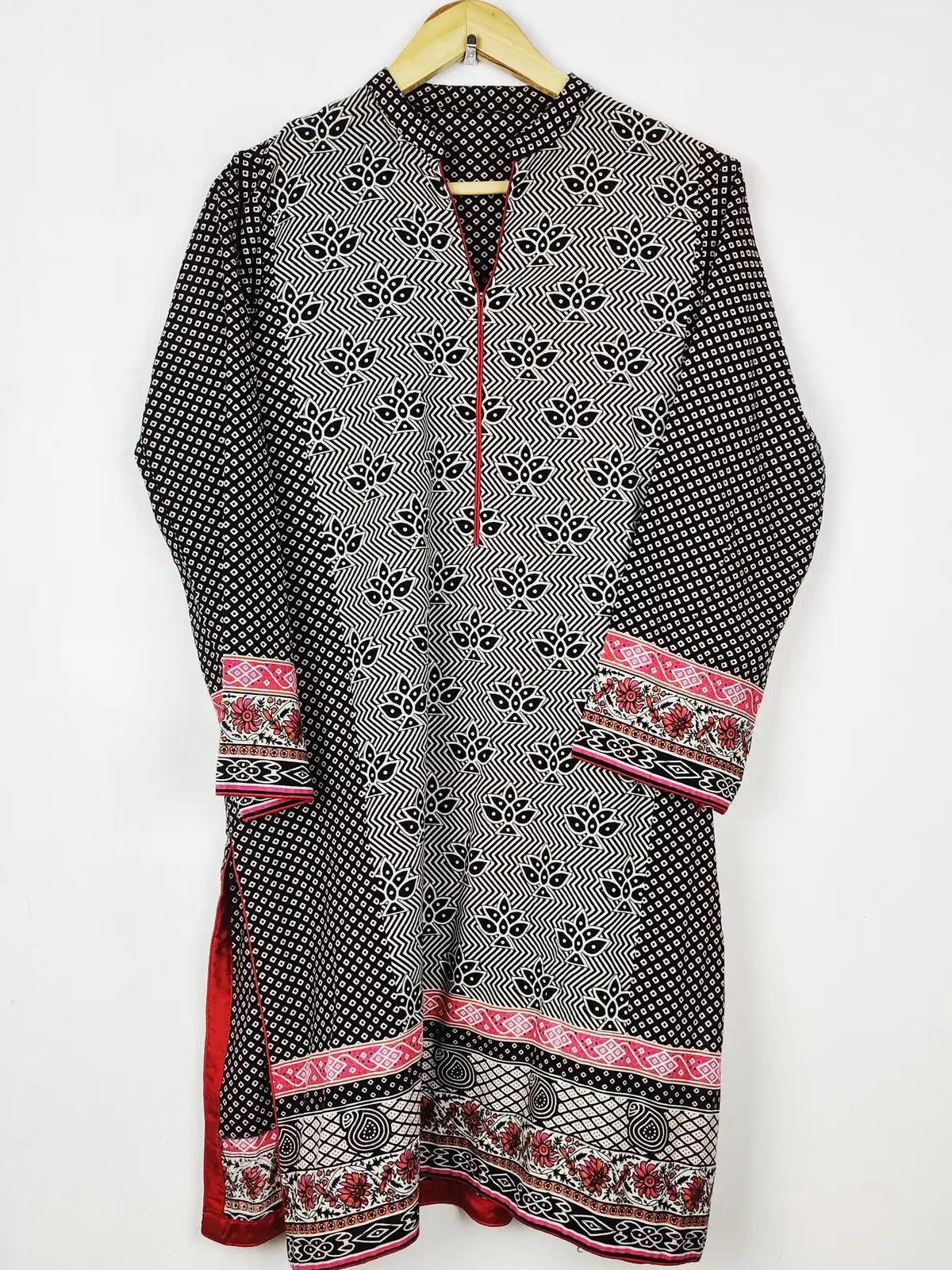 Buy online pre-used pre-loved 100% authentic & Original branded Unknown Brand (WBK-2962) available in Pakistan. Top international brands avilable.