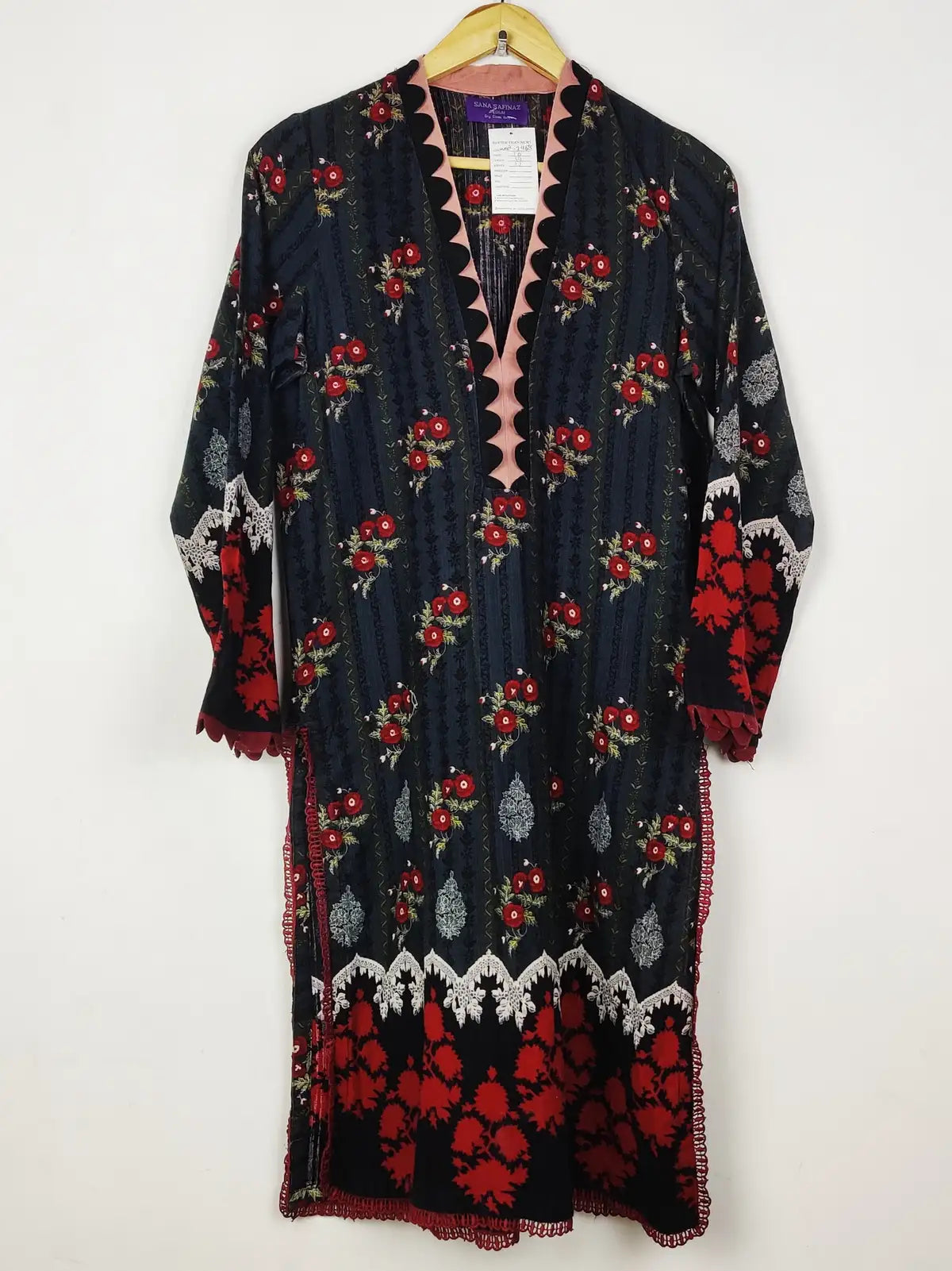 Buy online pre-used pre-loved 100% authentic & Original branded Sana Safinaz (WBK-2968) available in Pakistan. Top international brands avilable.