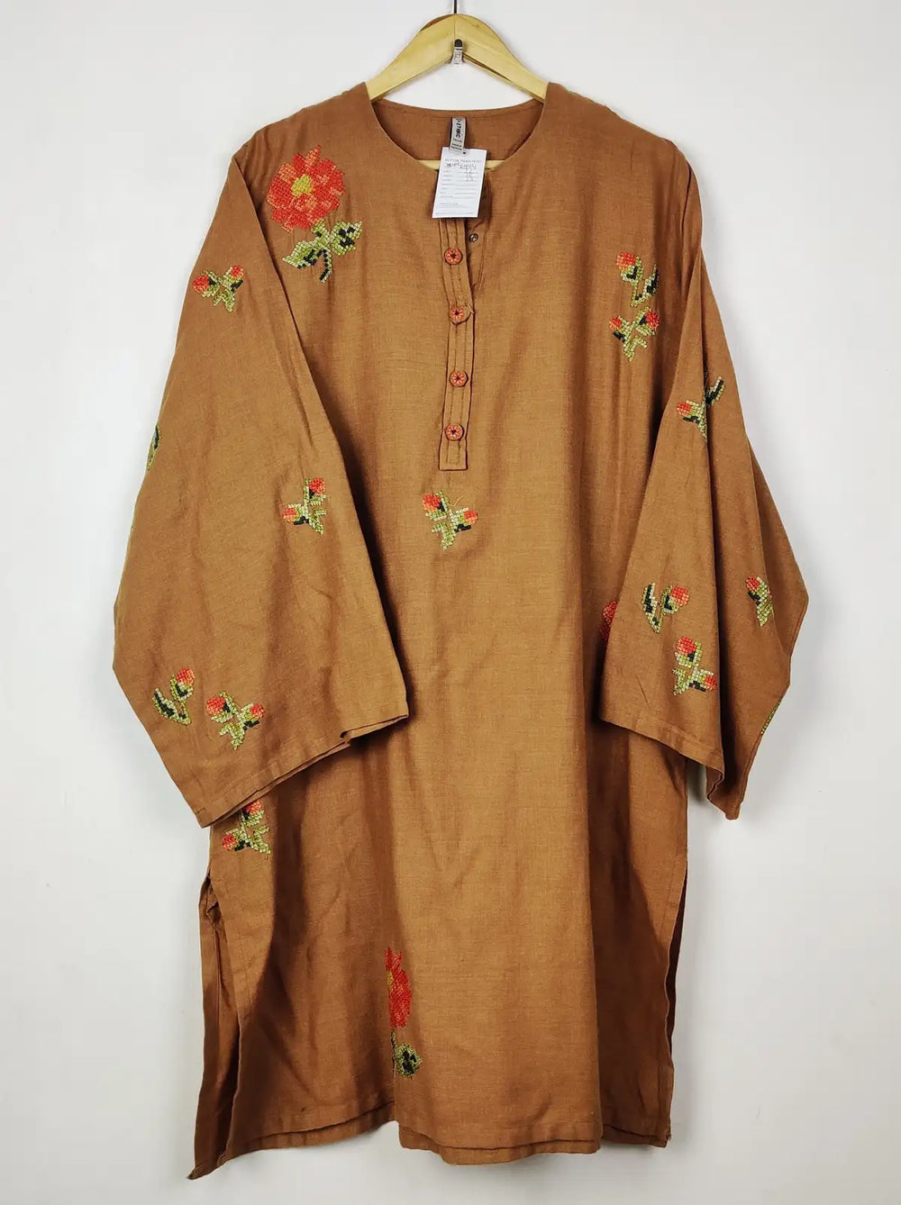 Buy online pre-used pre-loved 100% authentic & Original branded Ethnic (WBK-2994) available in Pakistan. Top international brands avilable.