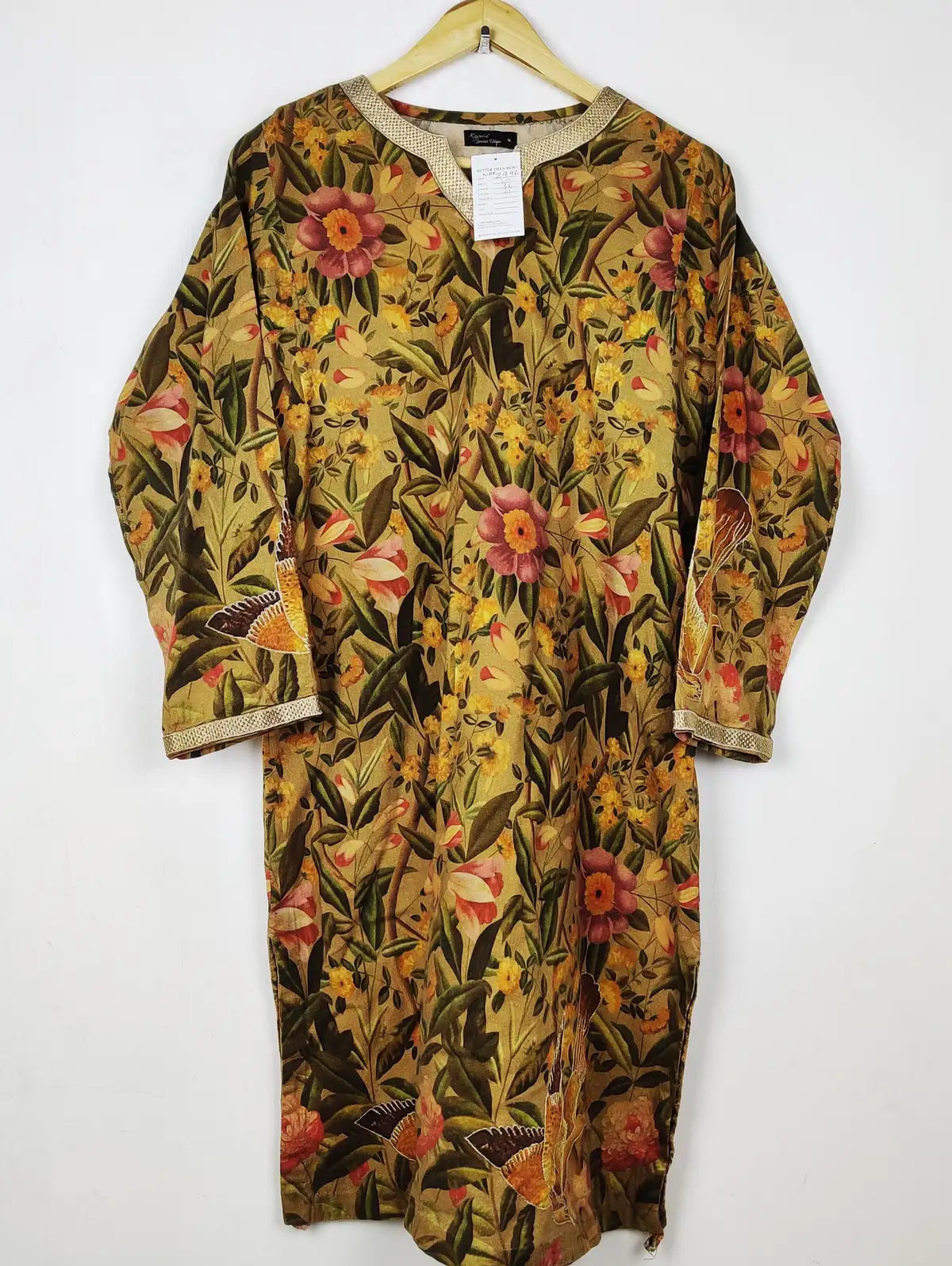 Buy online pre-used pre-loved 100% authentic & Original branded Kayseria Limited Edition (WBK-2996) available in Pakistan. Top international brands avilable.