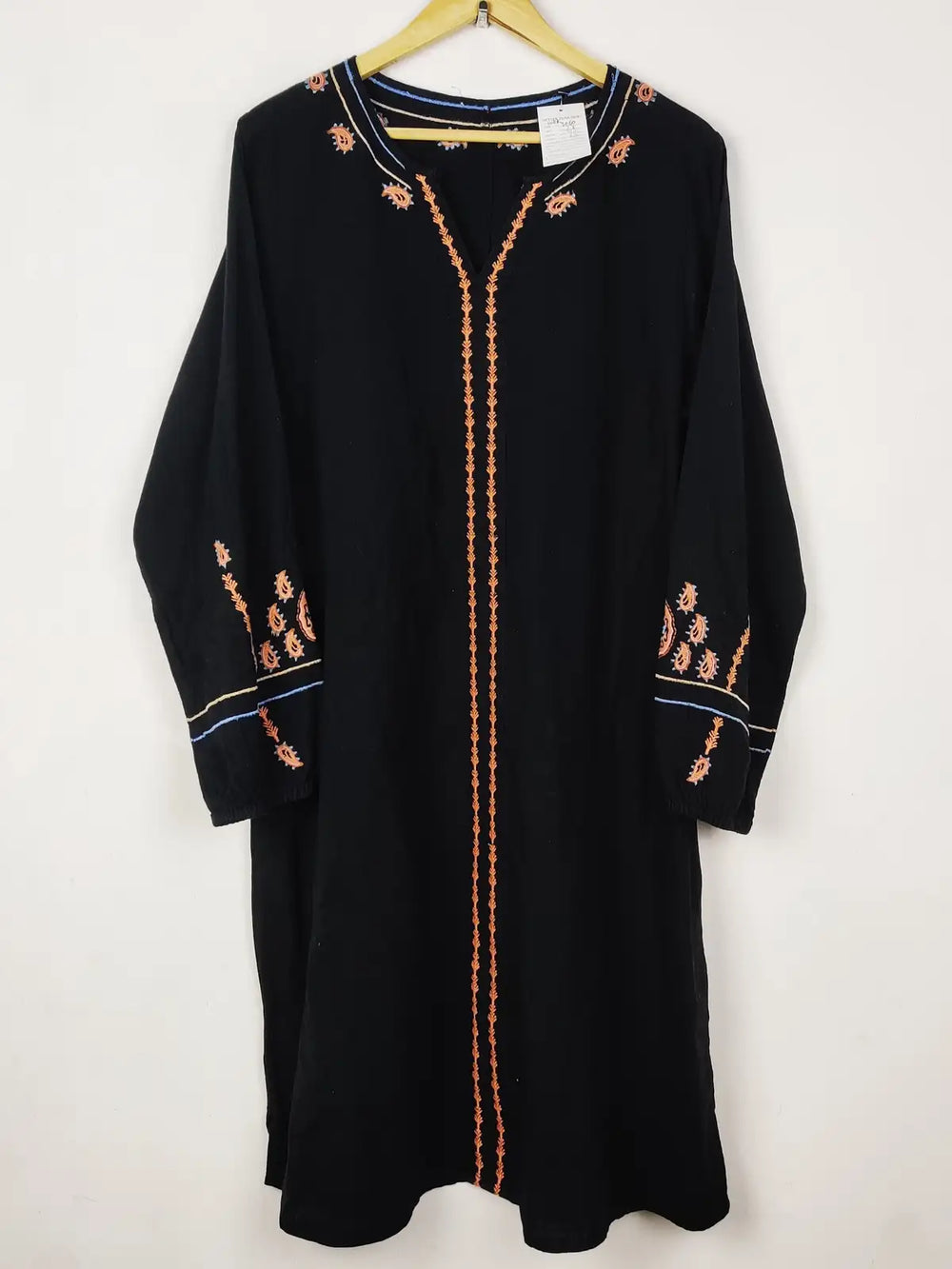 Buy online pre-used pre-loved 100% authentic & Original branded Unknown Brand (WBK-3060) available in Pakistan. Top international brands avilable.