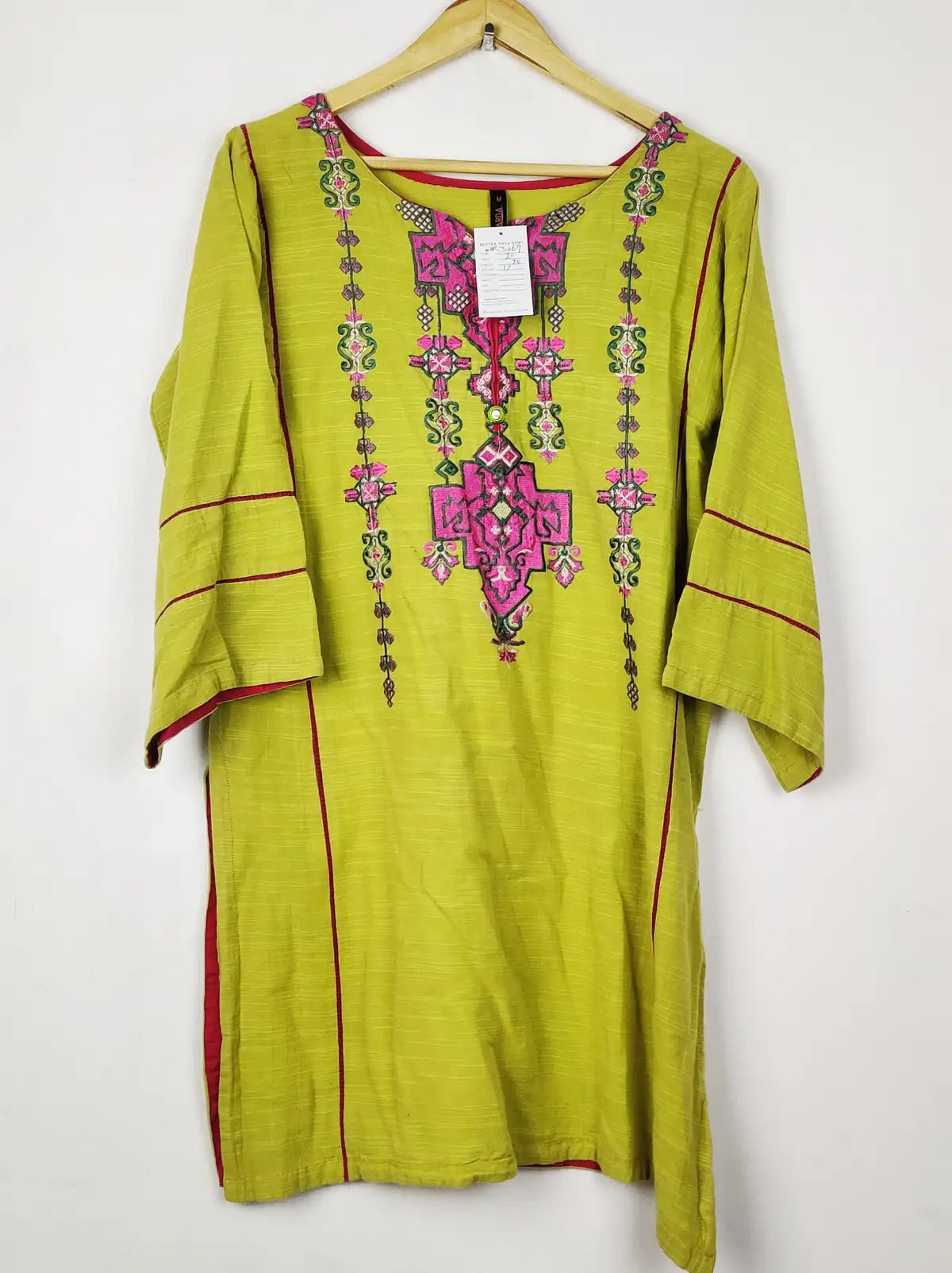 Buy online pre-used pre-loved 100% authentic & Original branded Warda (WBK-3067) available in Pakistan. Top international brands avilable.