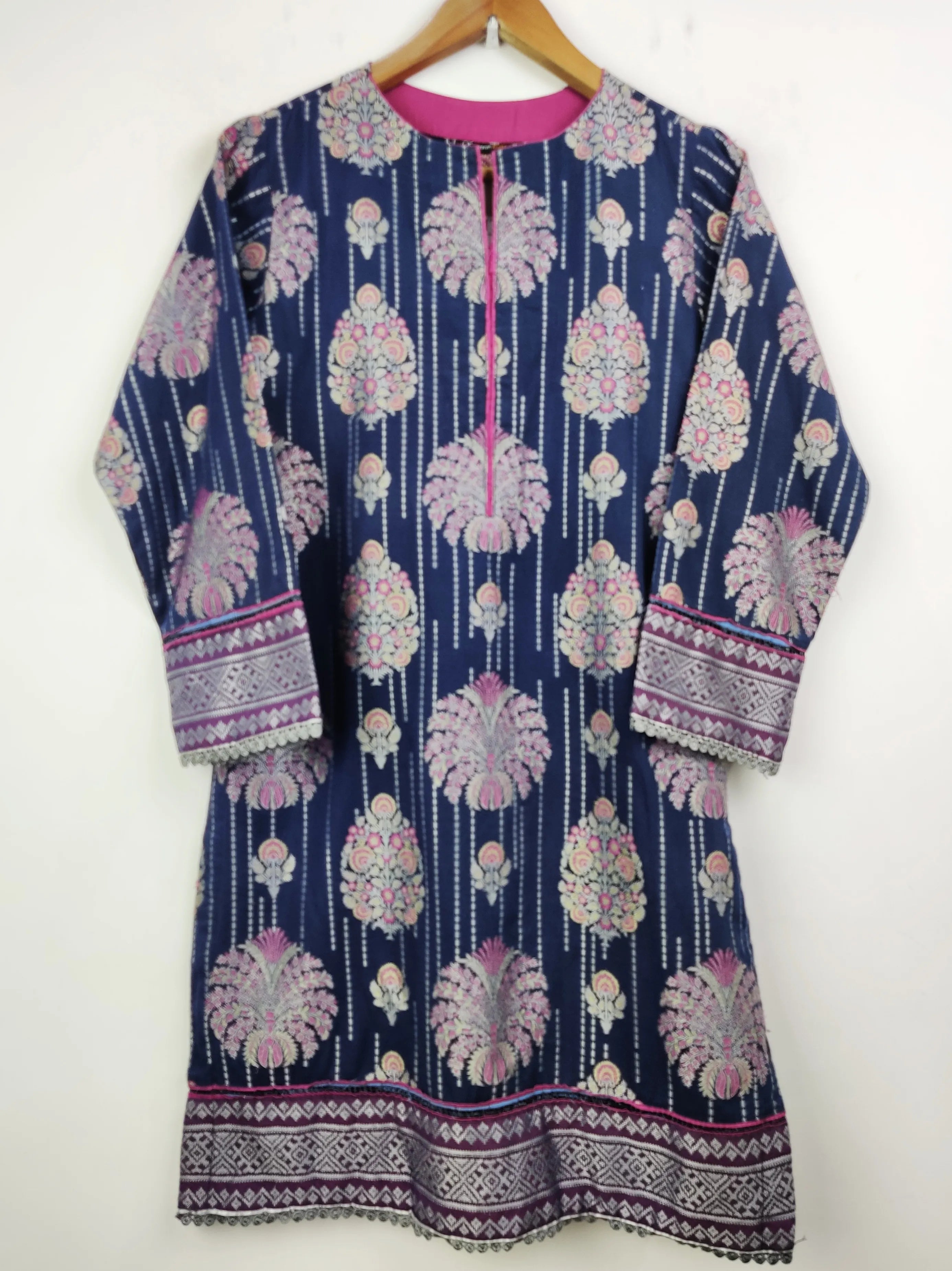 Buy online pre-used pre-loved 100% authentic & Original branded Alkaram Studio (WBK-307) available in Pakistan. Top international brands avilable.