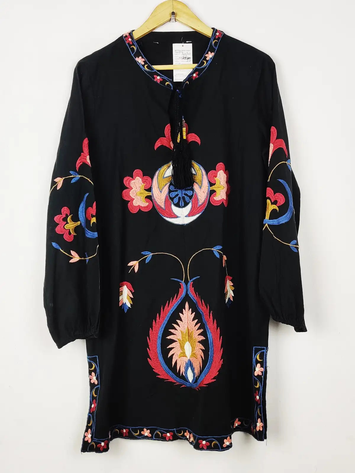 Buy online pre-used pre-loved 100% authentic & Original branded Unknown Brand (WBK-3070) available in Pakistan. Top international brands avilable.