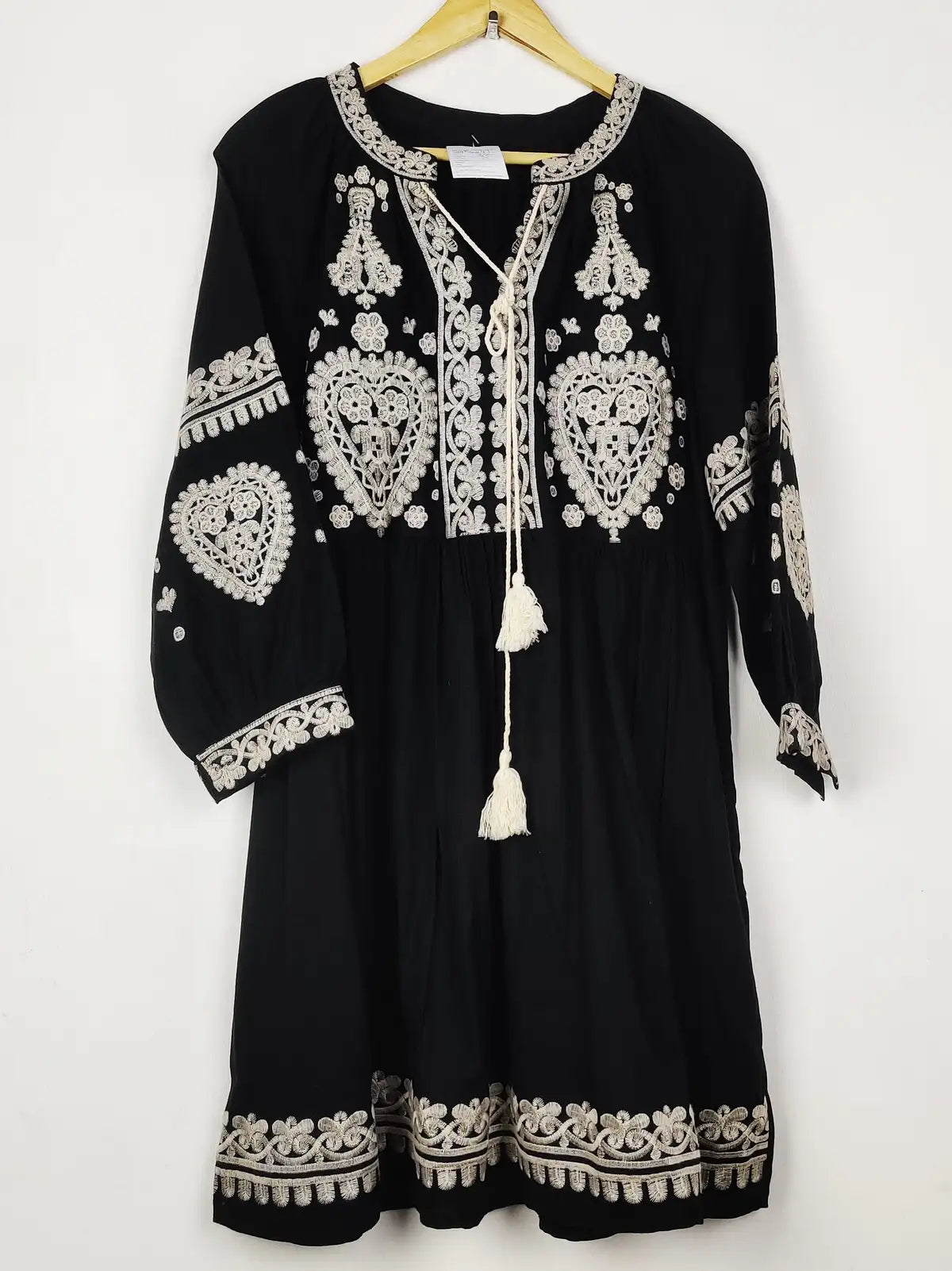 Buy online pre-used pre-loved 100% authentic & Original branded Unknown Brand (WBK-3073) available in Pakistan. Top international brands avilable.