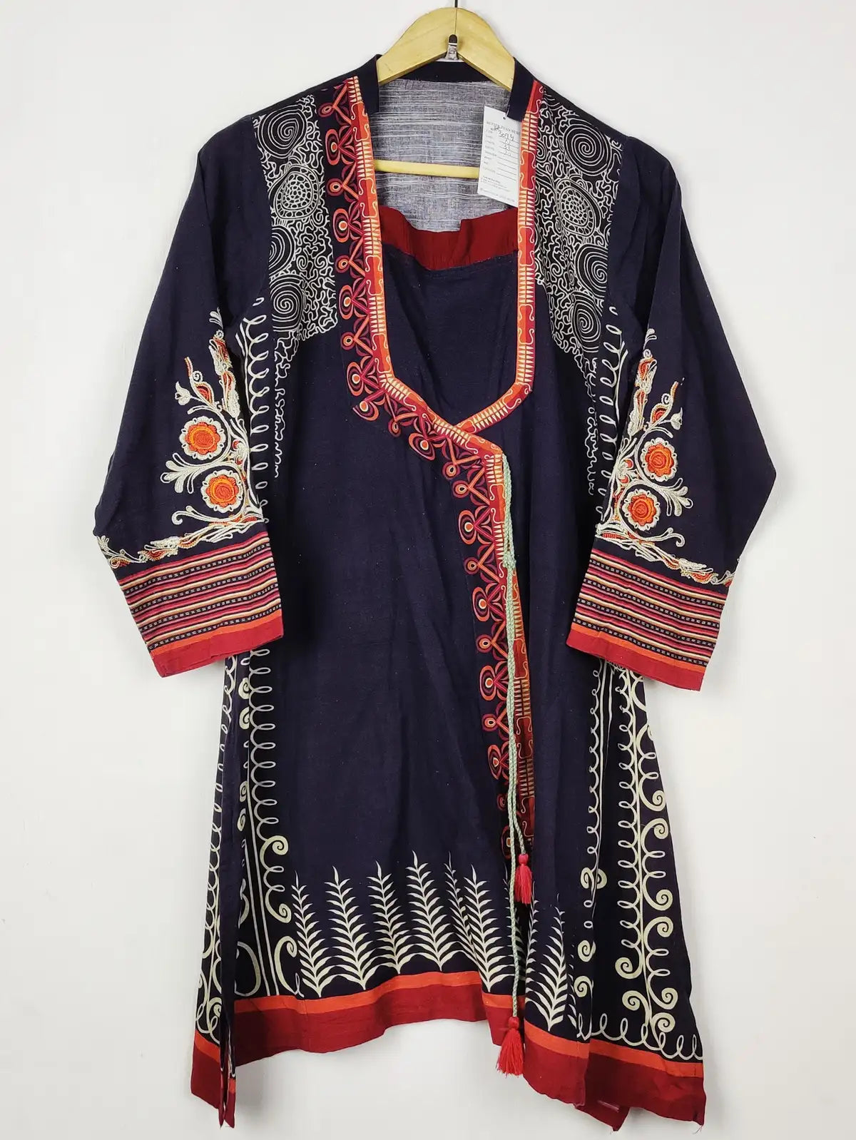Buy online pre-used pre-loved 100% authentic & Original branded Unknown Brand (WBK-3074) available in Pakistan. Top international brands avilable.