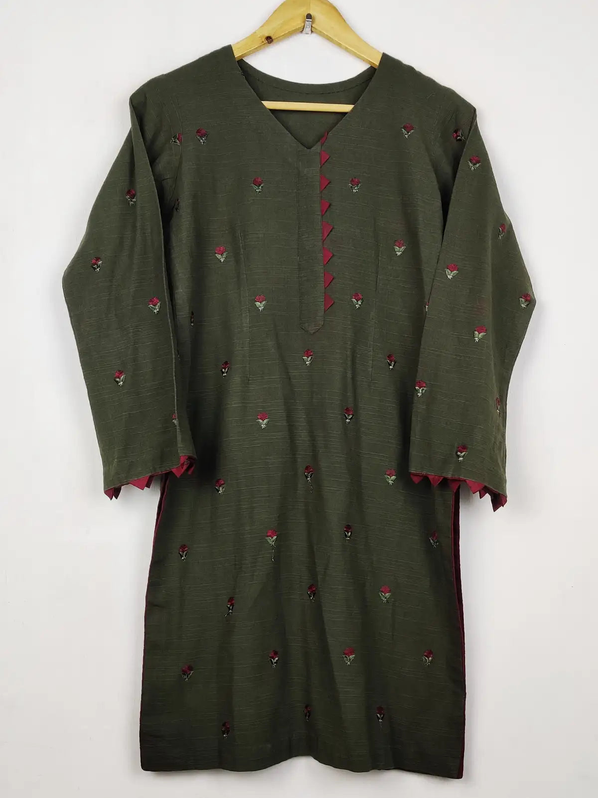 Buy online pre-used pre-loved 100% authentic & Original branded Unknown Brand (WBK-3096) available in Pakistan. Top international brands avilable.