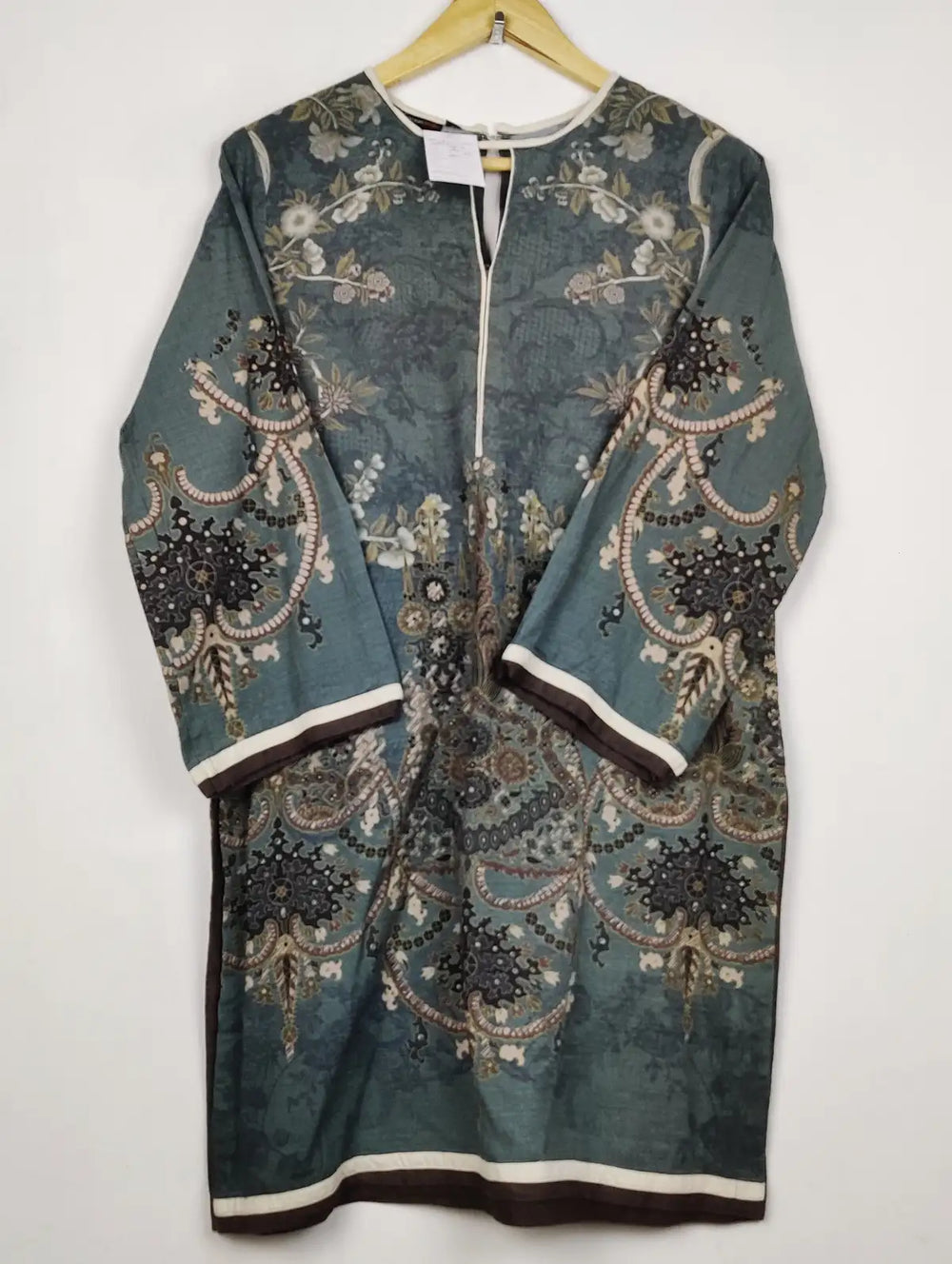 Buy online pre-used pre-loved 100% authentic & Original branded Al Karam (WBK-3112) available in Pakistan. Top international brands avilable.