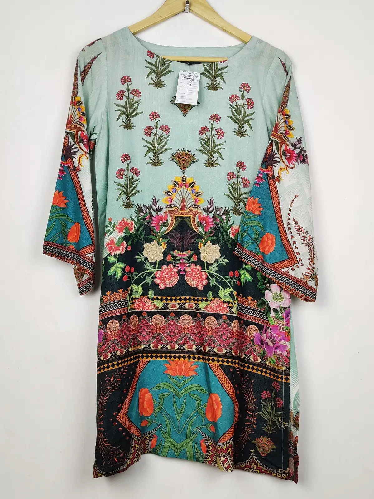 Buy online pre-used pre-loved 100% authentic & Original branded Bombay Stores (WBK-3125) available in Pakistan. Top international brands avilable.